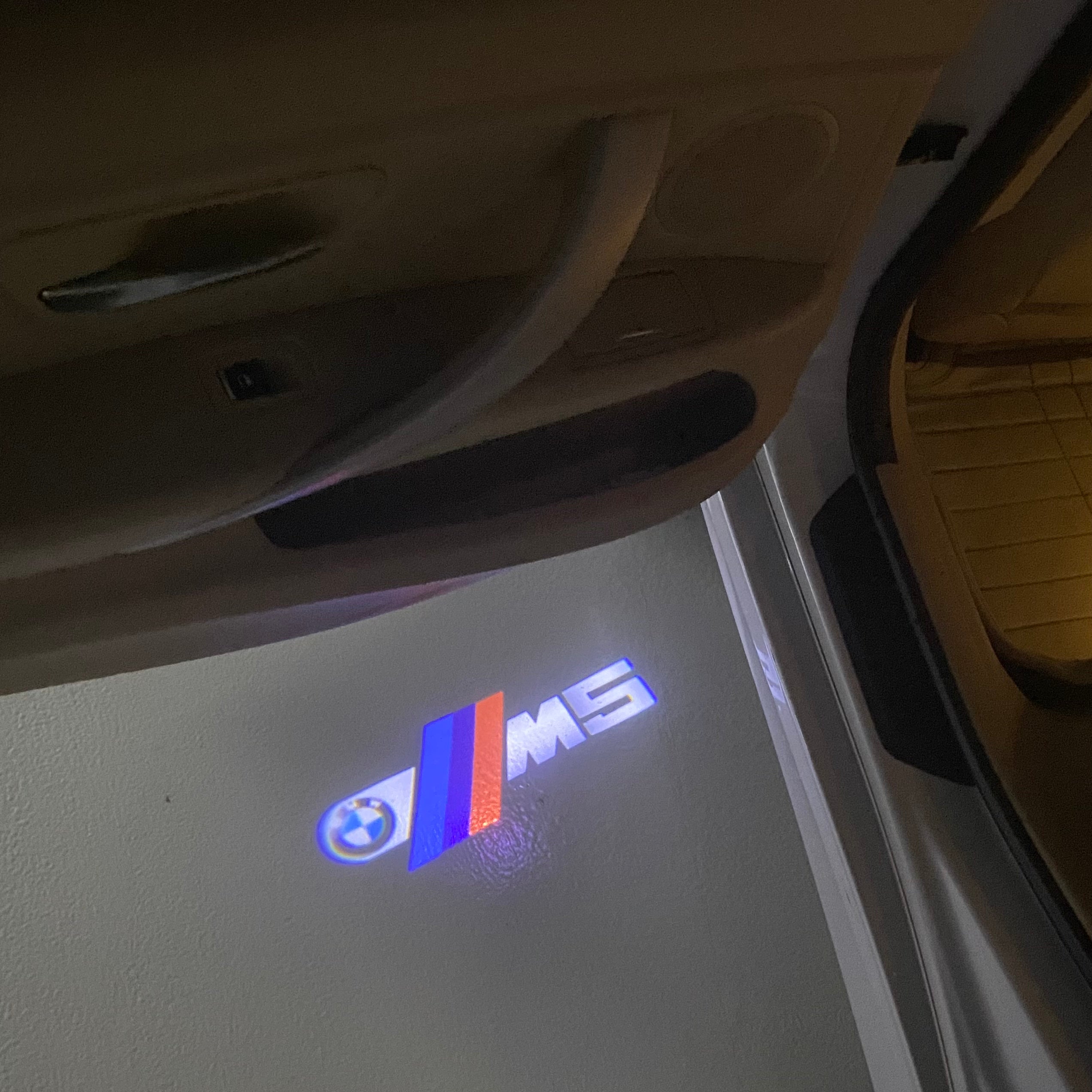 LUCES DE PROYECTOR DEL LOGOTIPO BMW M3 Nr.24 (cantidad 1 = 1 juegos / 2 luces de puerta)