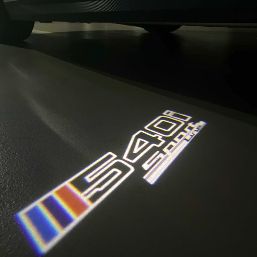 LUCES DE PROYECTOR DEL LOGOTIPO BMW M3 Nr.24 (cantidad 1 = 1 juegos / 2 luces de puerta)