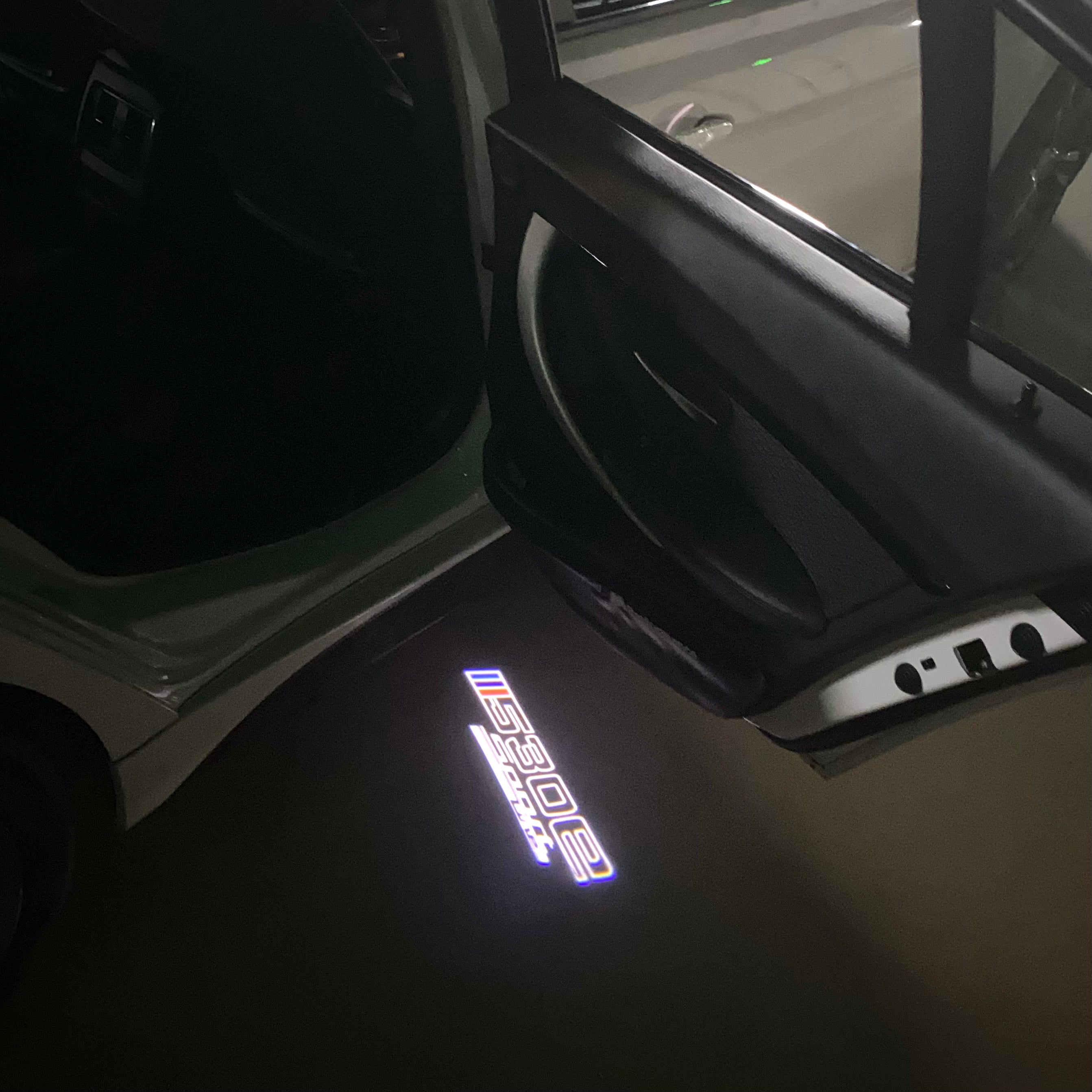 LUCES DE PROYECTOR DEL LOGOTIPO BMW M3 Nr.24 (cantidad 1 = 1 juegos / 2 luces de puerta)