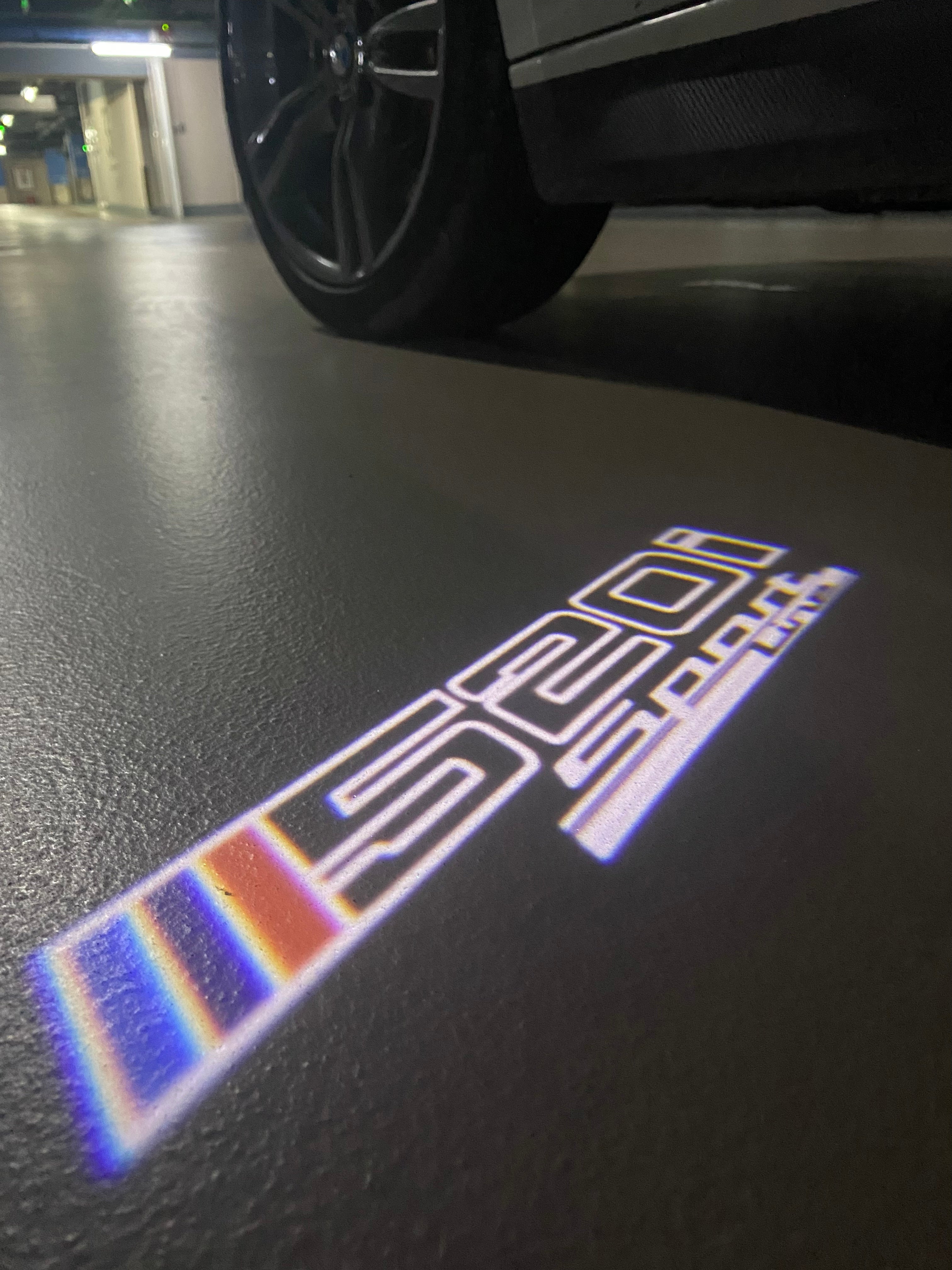 LUCES DE PROYECTOR DEL LOGOTIPO BMW M3 Nr.24 (cantidad 1 = 1 juegos / 2 luces de puerta)
