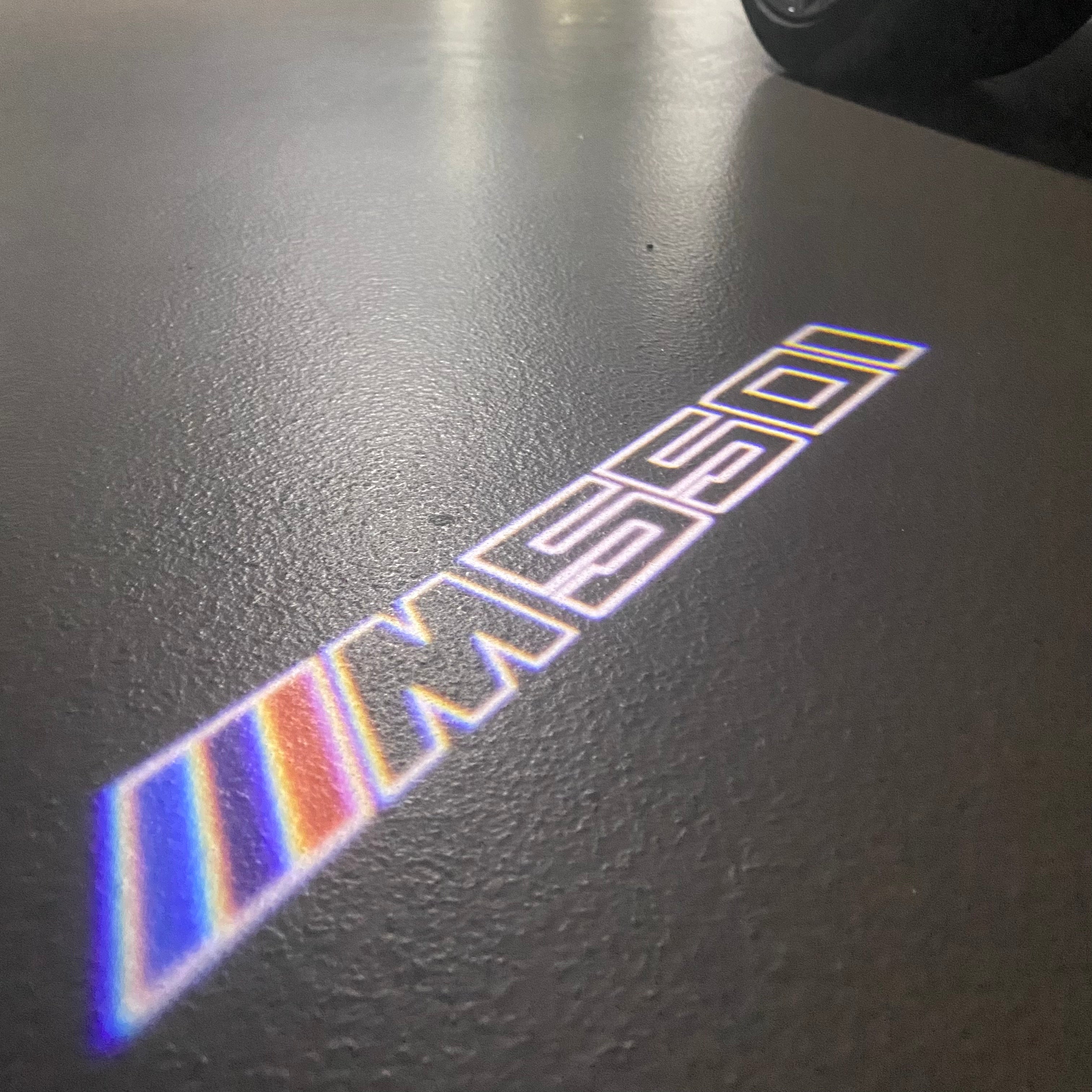 LUCES DE PROYECTOR DEL LOGOTIPO BMW M3 Nr.24 (cantidad 1 = 1 juegos / 2 luces de puerta)