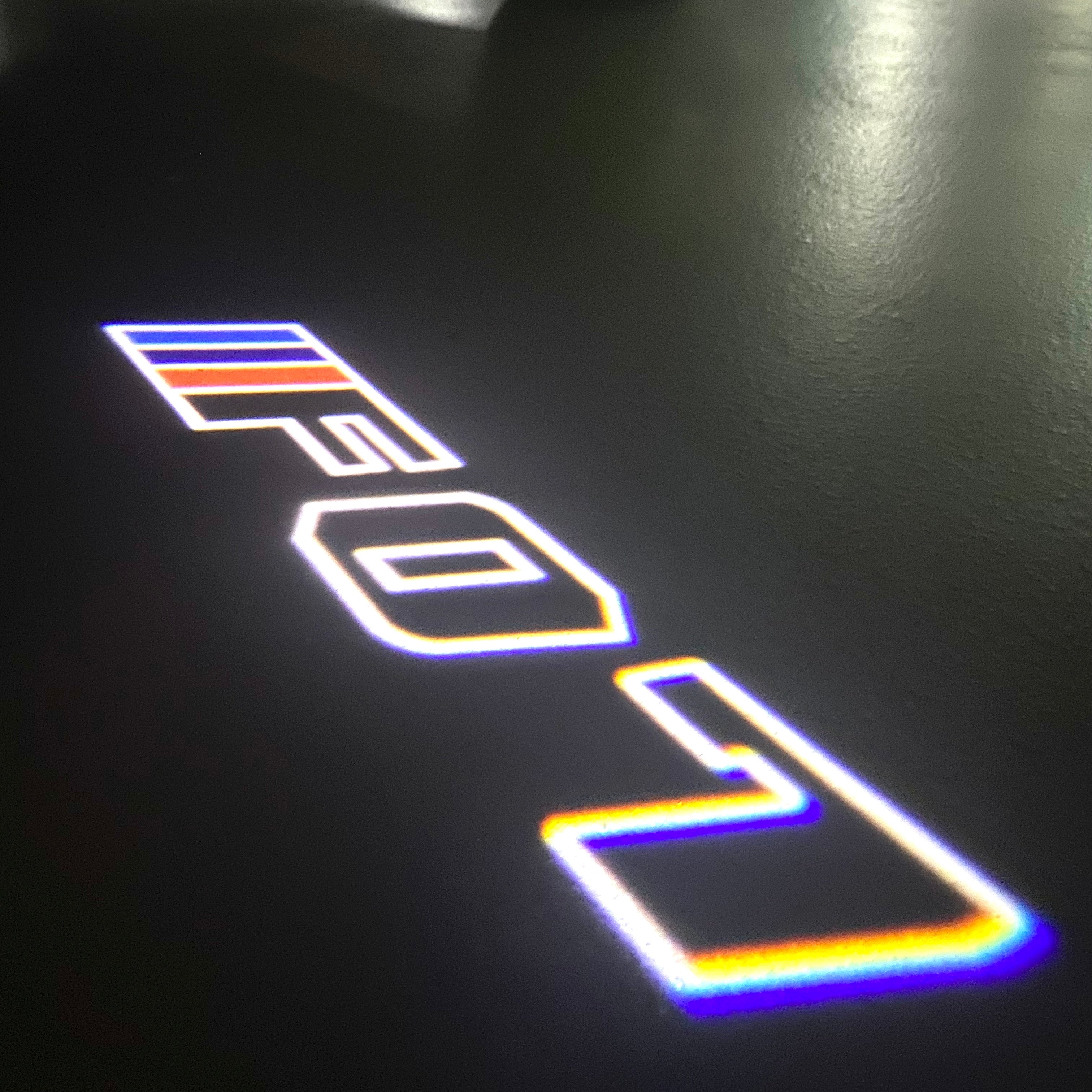 ÉCLAIRAGE DE PROJECTEUR BMW M3 LOGO Nr.24 (quantité 1 = 1 jeux / 2 feux de porte)