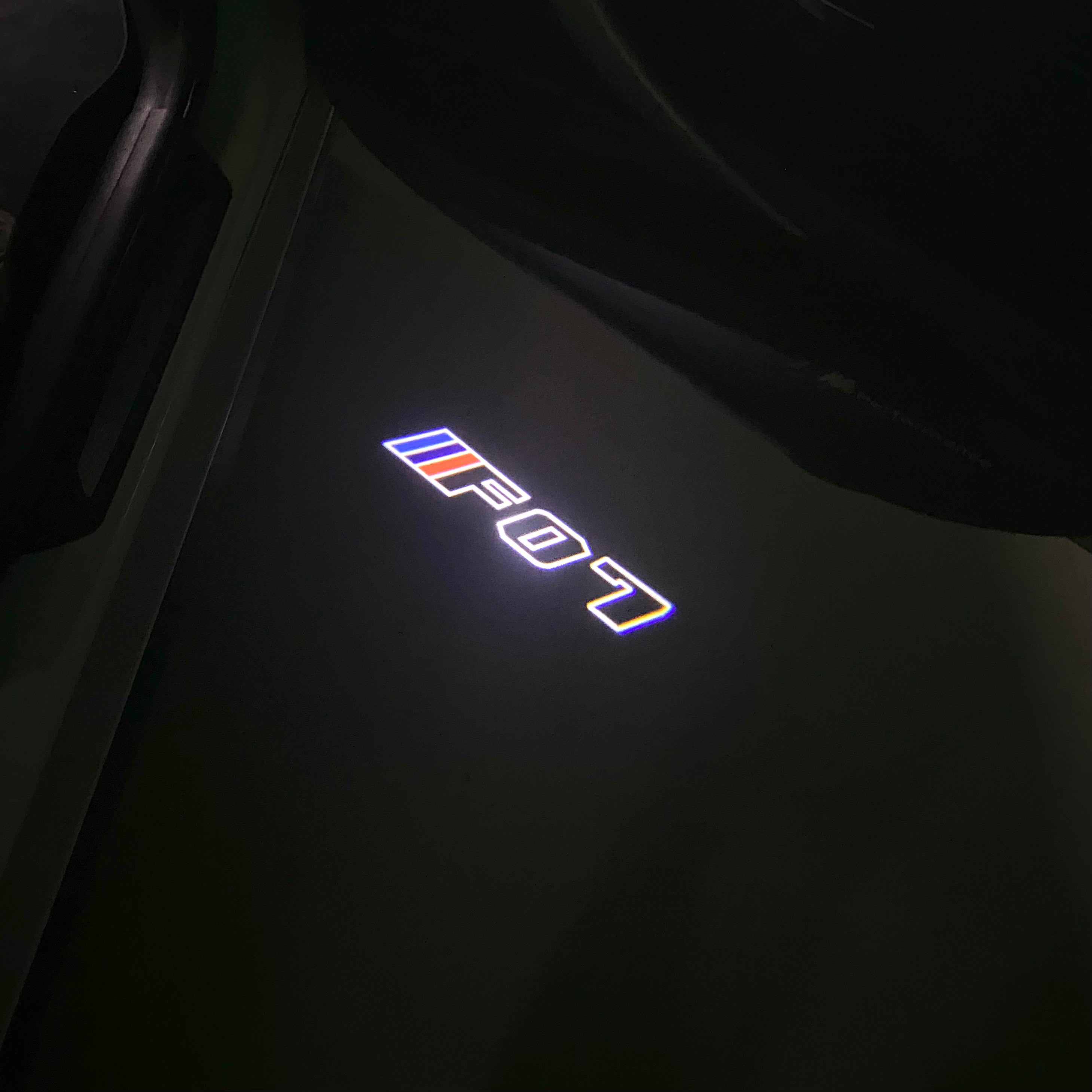 ÉCLAIRAGE DE PROJECTEUR BMW M3 LOGO Nr.24 (quantité 1 = 1 jeux / 2 feux de porte)