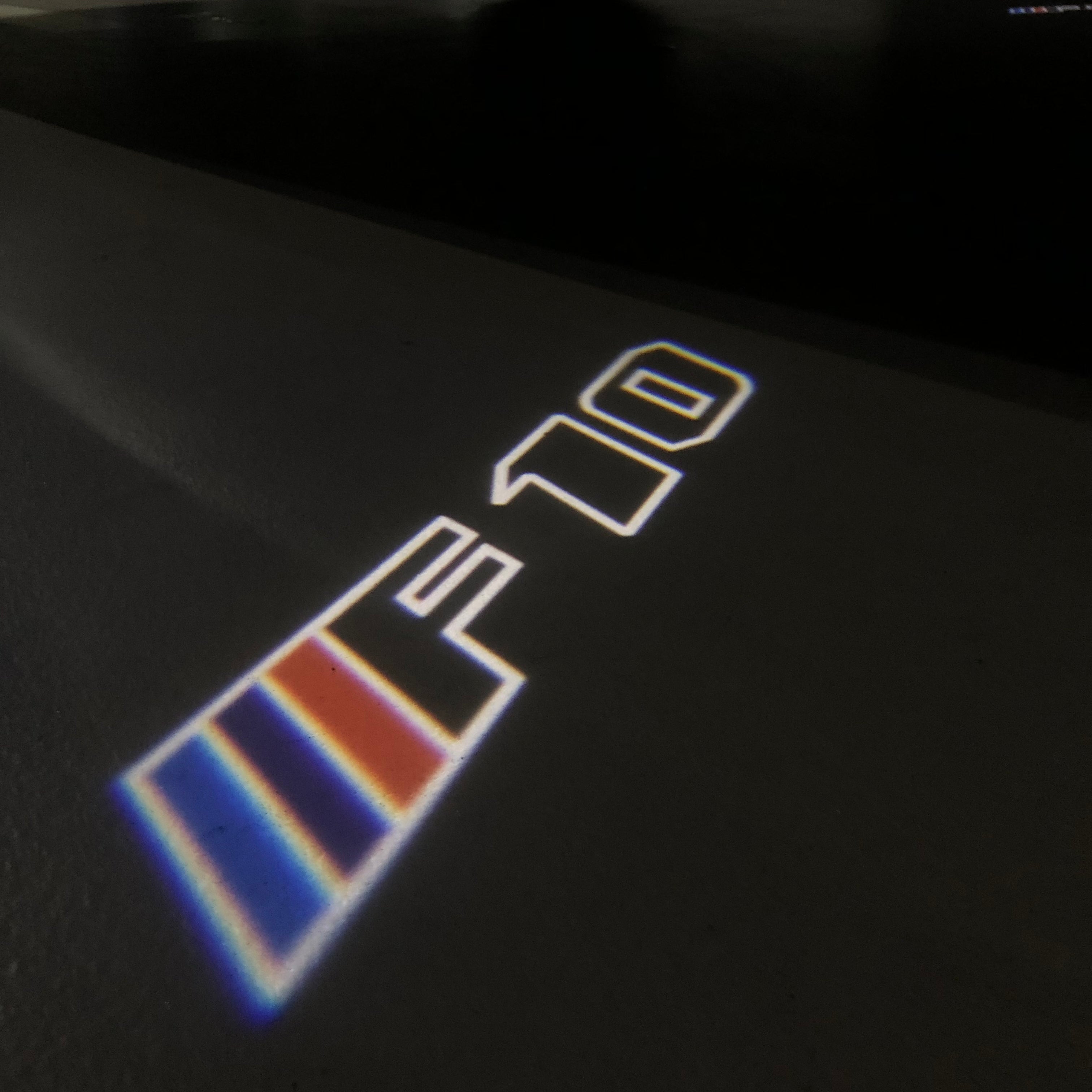 BMW M3 LOGO PROJECTOT LIGHTS Nr.24 (Menge 1 = 1 Sets/2 Türleuchten)