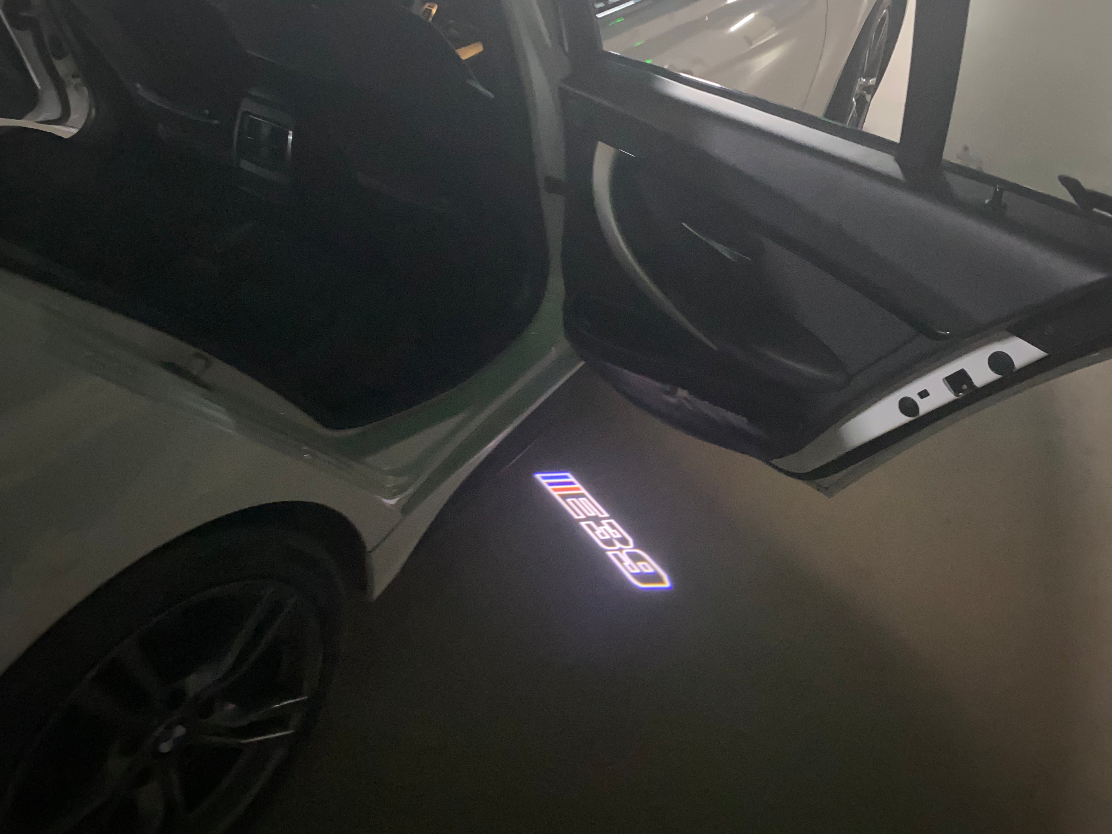 ÉCLAIRAGE DE PROJECTEUR BMW M3 LOGO Nr.24 (quantité 1 = 1 jeux / 2 feux de porte)