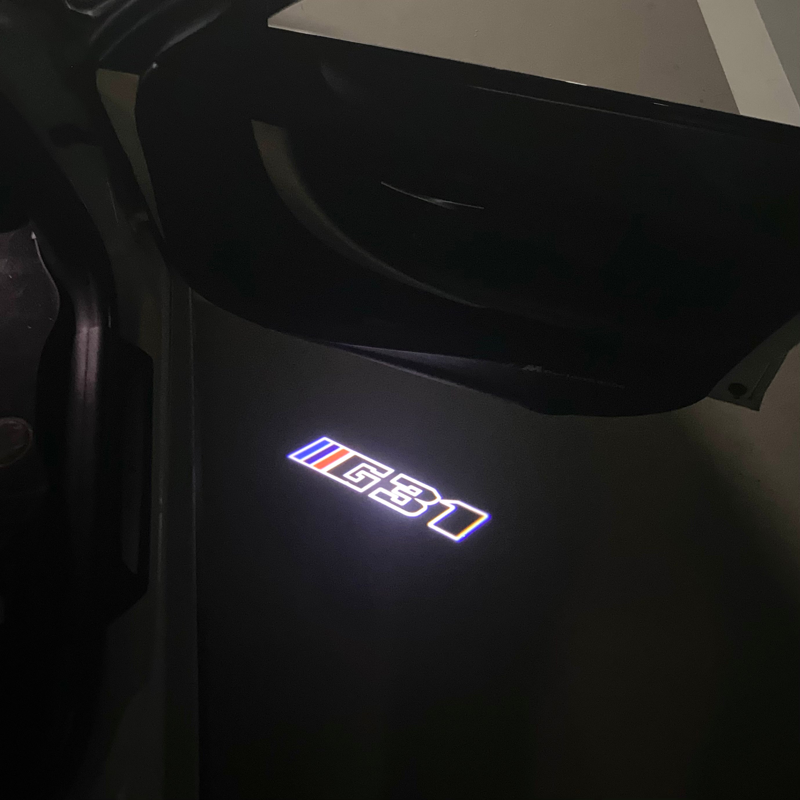 LUCES DE PROYECTOR DEL LOGOTIPO BMW M3 Nr.24 (cantidad 1 = 1 juegos / 2 luces de puerta)