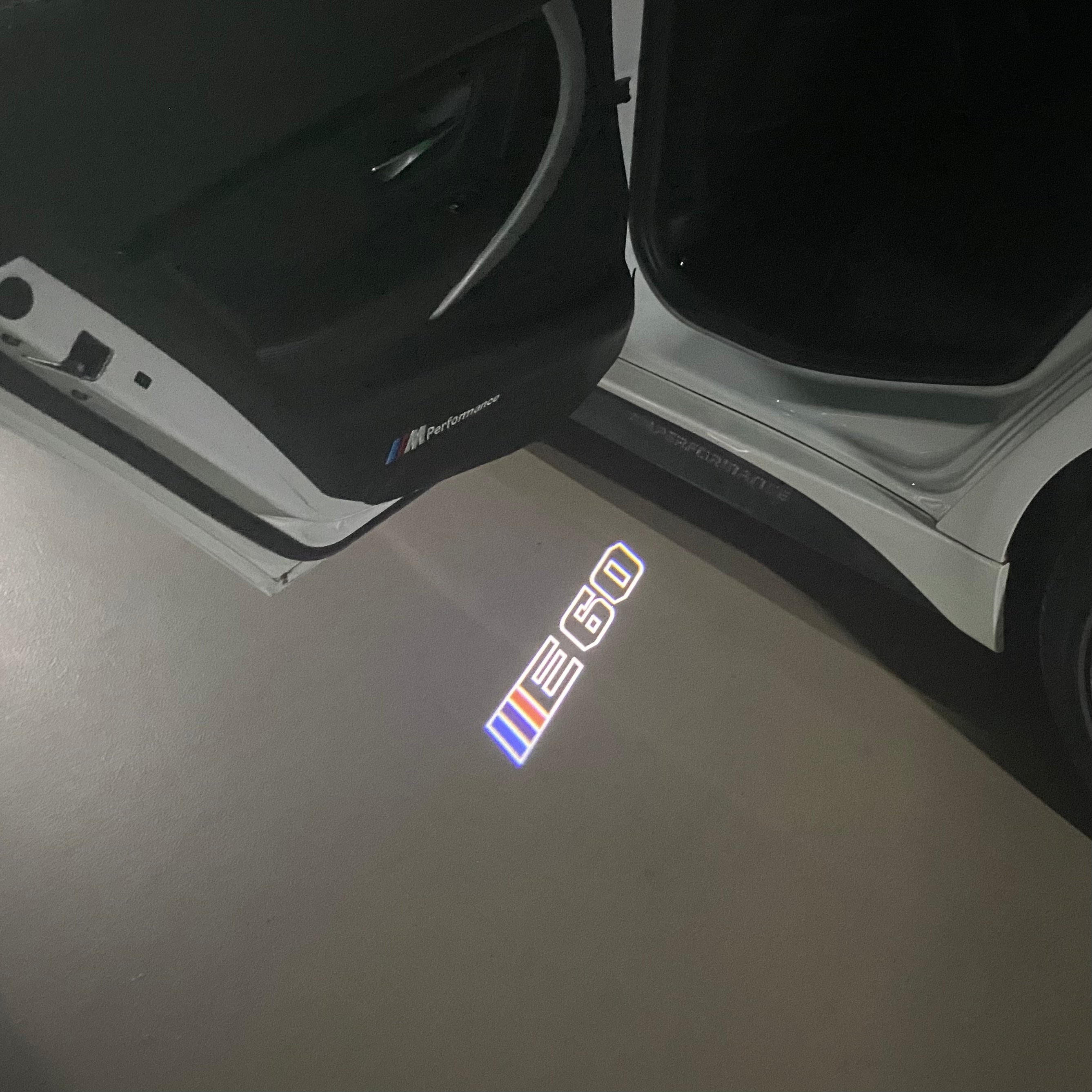 BMW M3 LOGO PROJECTOT LIGHTS Nr.24 (Menge 1 = 1 Sets/2 Türleuchten)