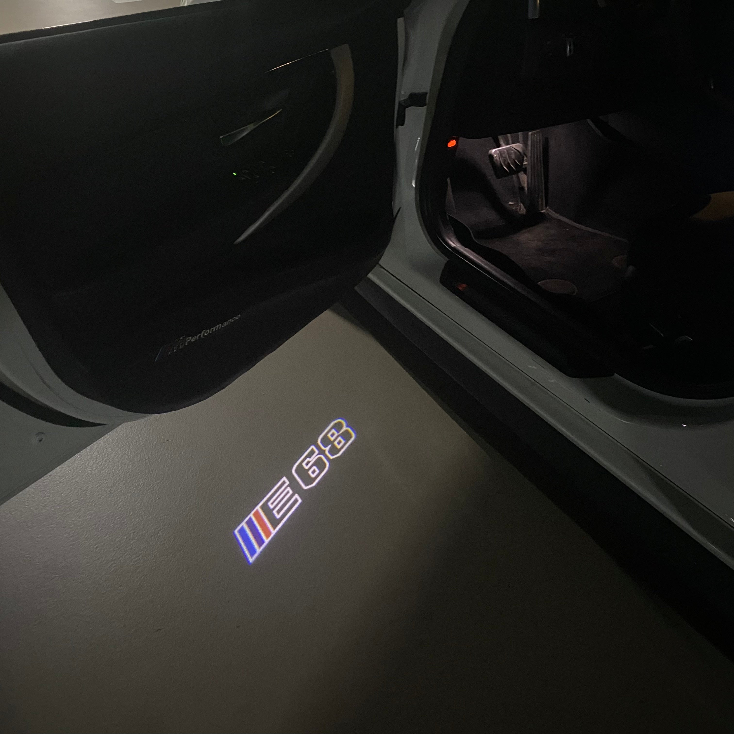 LUCES DE PROYECTOR DEL LOGOTIPO BMW M3 Nr.24 (cantidad 1 = 1 juegos / 2 luces de puerta)