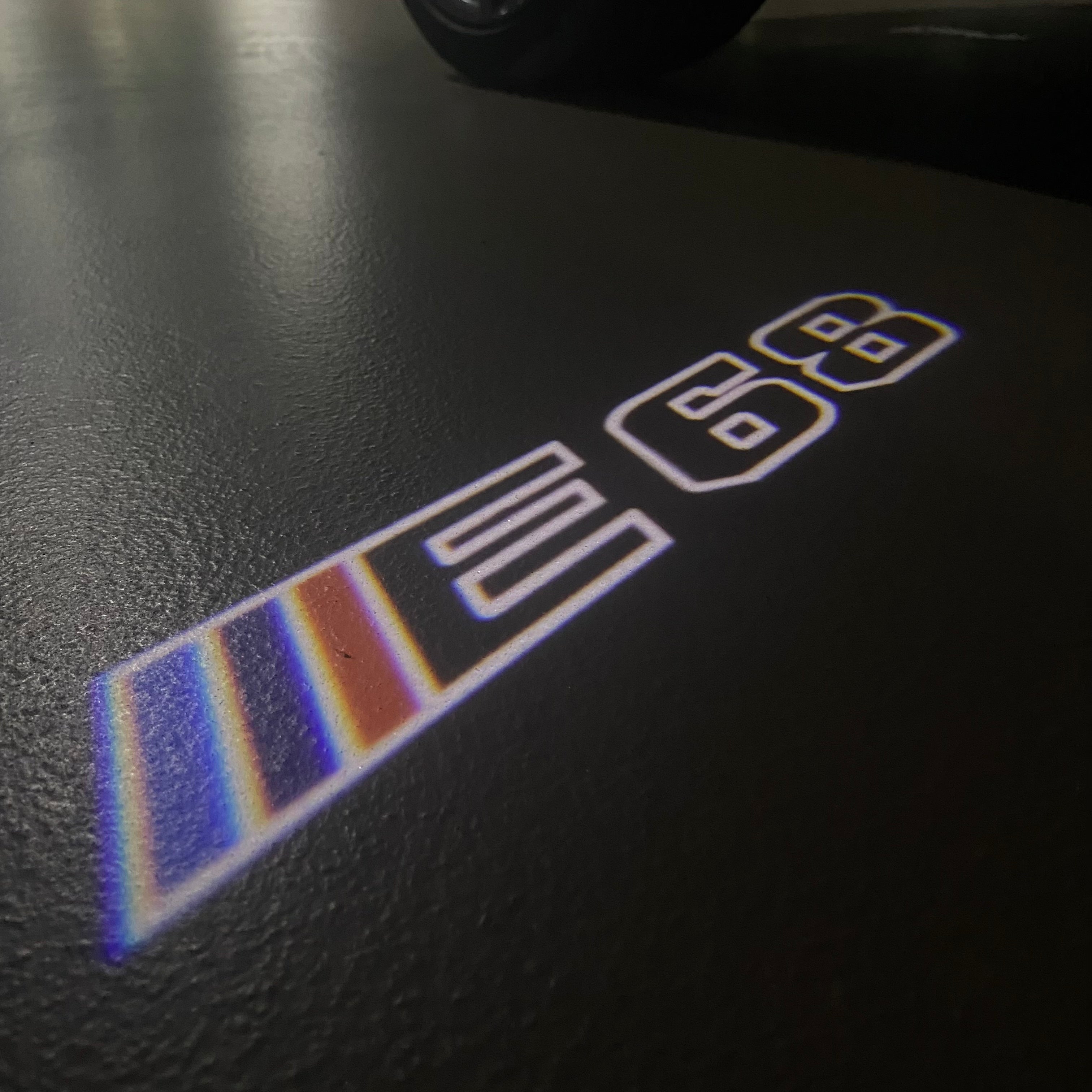 LUCES DE PROYECTOR DEL LOGOTIPO BMW M3 Nr.24 (cantidad 1 = 1 juegos / 2 luces de puerta)