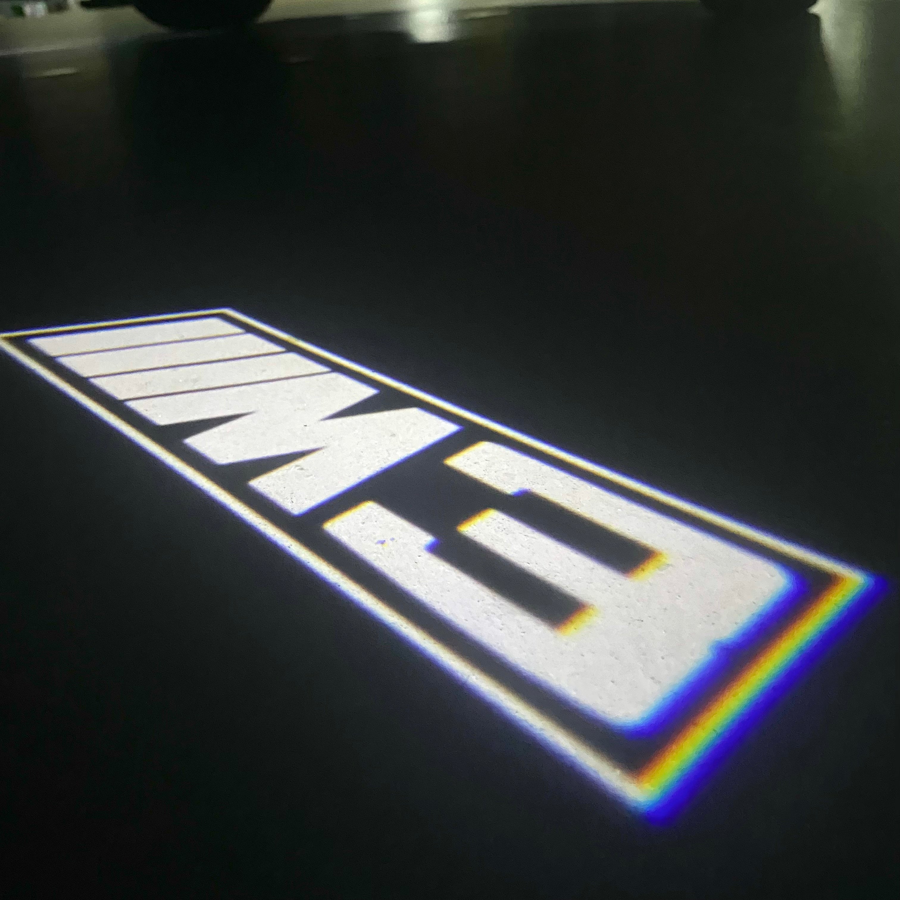 ÉCLAIRAGE DE PROJECTEUR BMW M3 LOGO Nr.24 (quantité 1 = 1 jeux / 2 feux de porte)