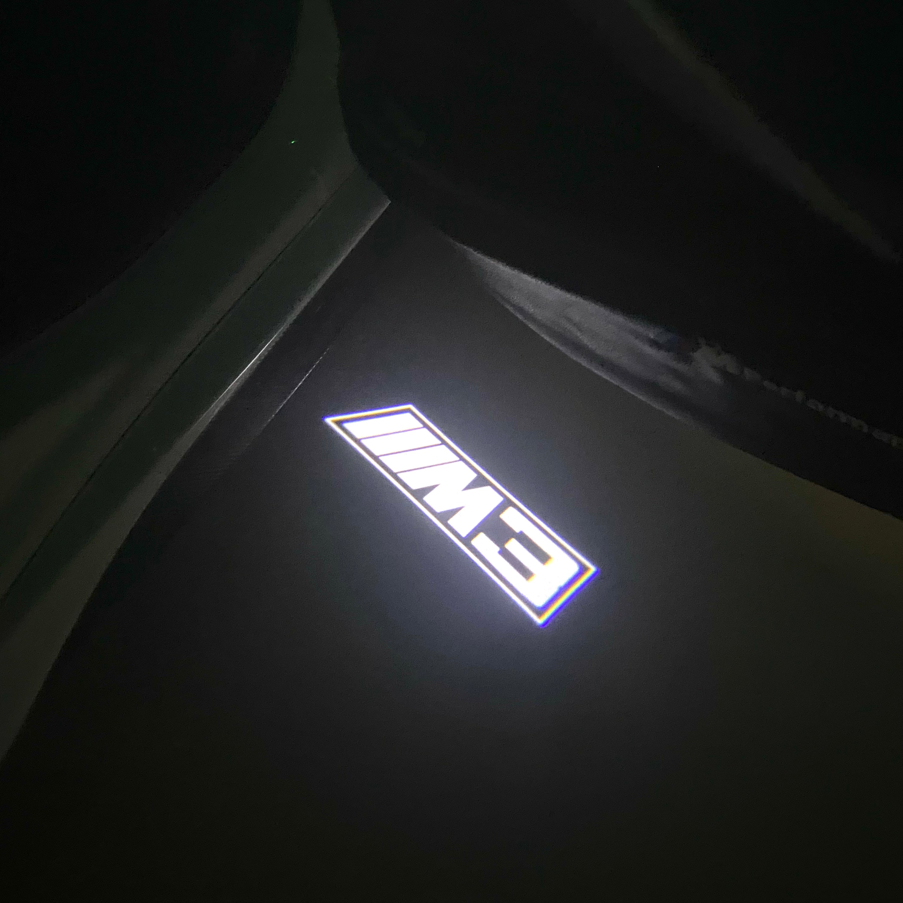 ÉCLAIRAGE DE PROJECTEUR BMW M3 LOGO Nr.24 (quantité 1 = 1 jeux / 2 feux de porte)