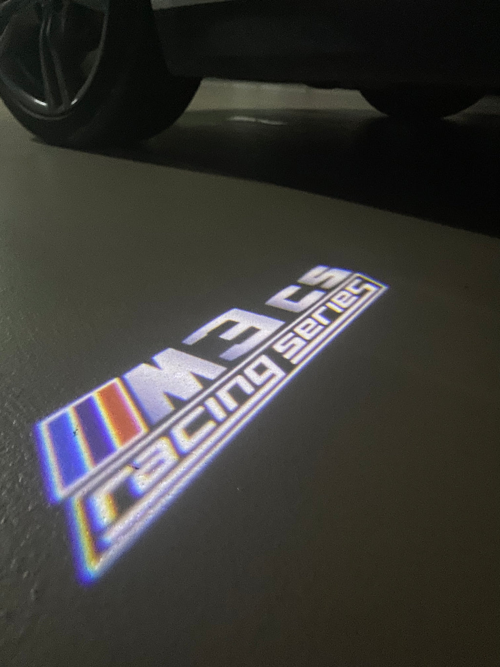 LUCES DE PROYECTOR DEL LOGOTIPO BMW M3 Nr.24 (cantidad 1 = 1 juegos / 2 luces de puerta)