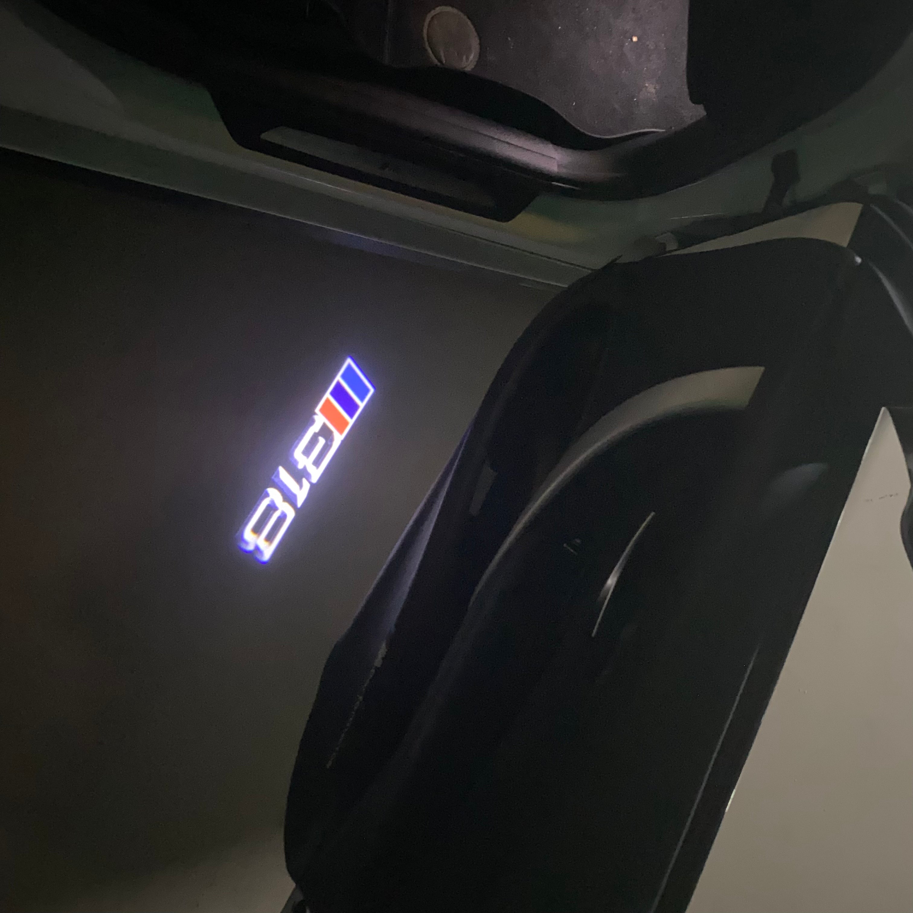 ÉCLAIRAGE DE PROJECTEUR BMW M3 LOGO Nr.24 (quantité 1 = 1 jeux / 2 feux de porte)
