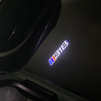 ÉCLAIRAGE DE PROJECTEUR BMW M3 LOGO Nr.24 (quantité 1 = 1 jeux / 2 feux de porte)