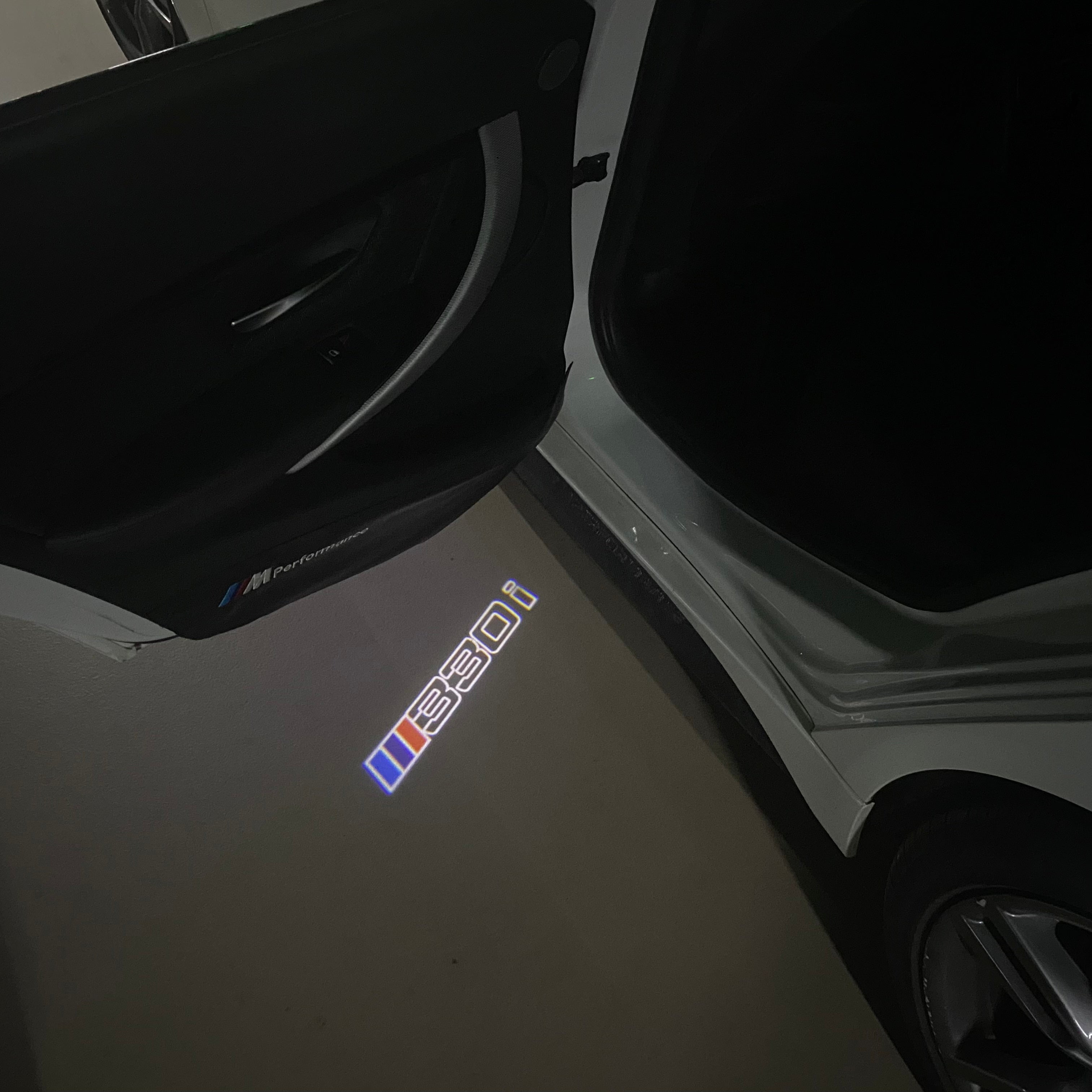 ÉCLAIRAGE DE PROJECTEUR BMW M3 LOGO Nr.24 (quantité 1 = 1 jeux / 2 feux de porte)