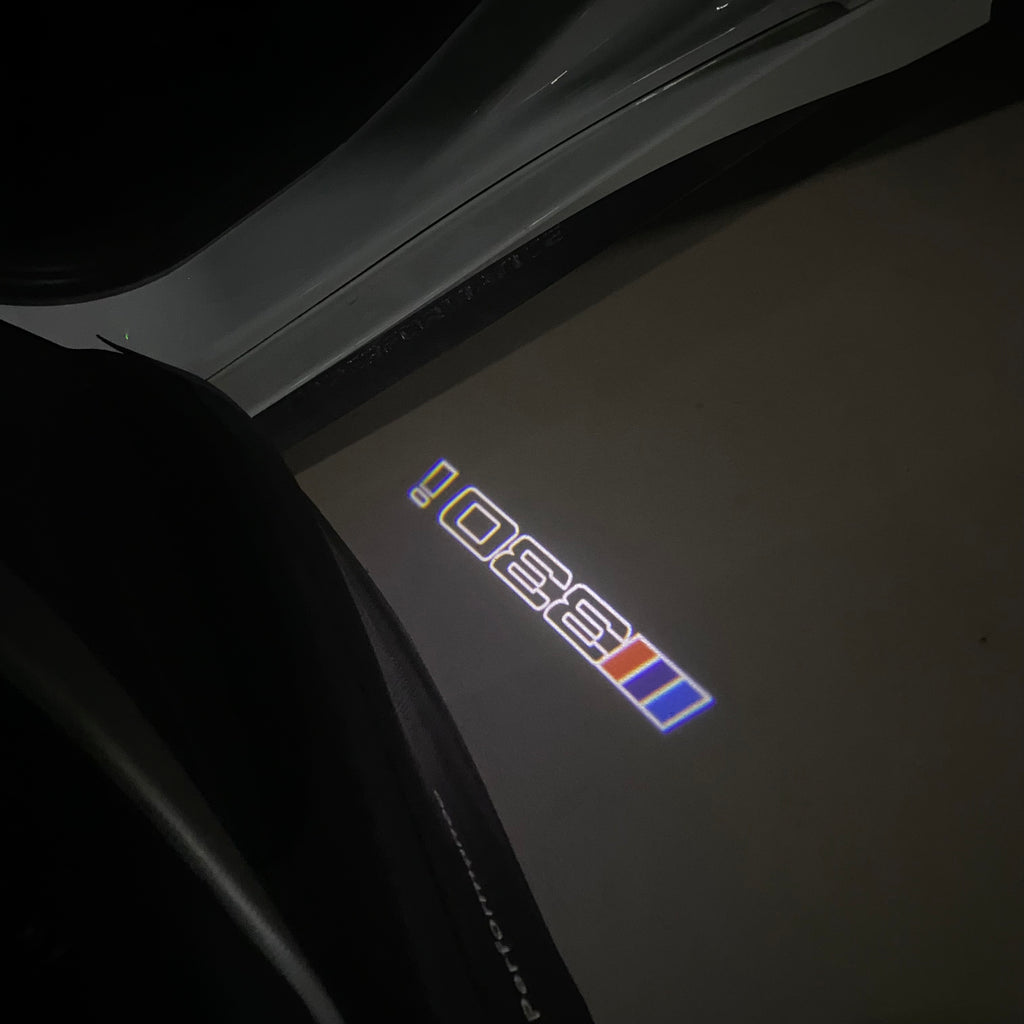 ÉCLAIRAGE DE PROJECTEUR BMW M3 LOGO Nr.24 (quantité 1 = 1 jeux / 2 feux de porte)