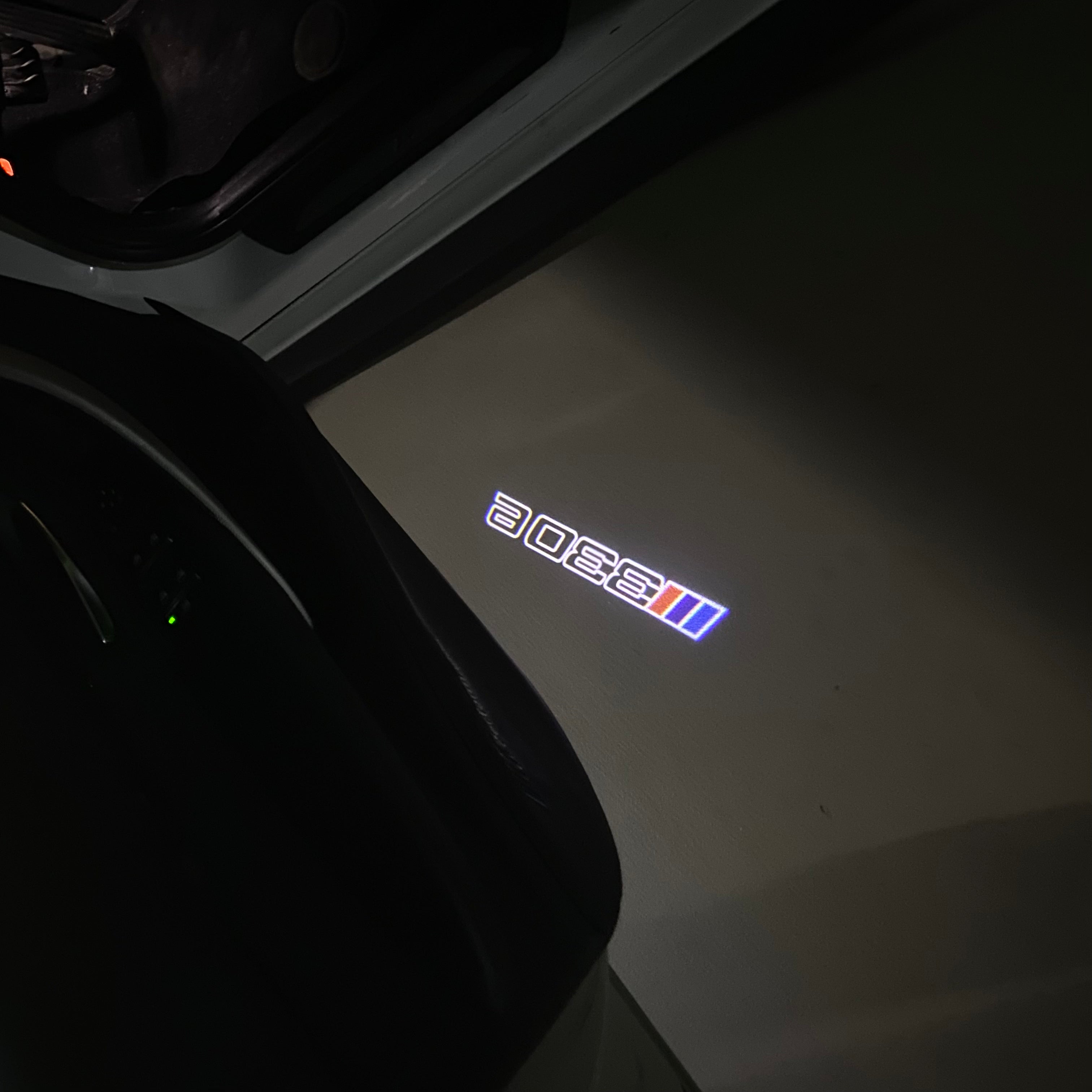 LUCES DE PROYECTOR DEL LOGOTIPO BMW M3 Nr.24 (cantidad 1 = 1 juegos / 2 luces de puerta)