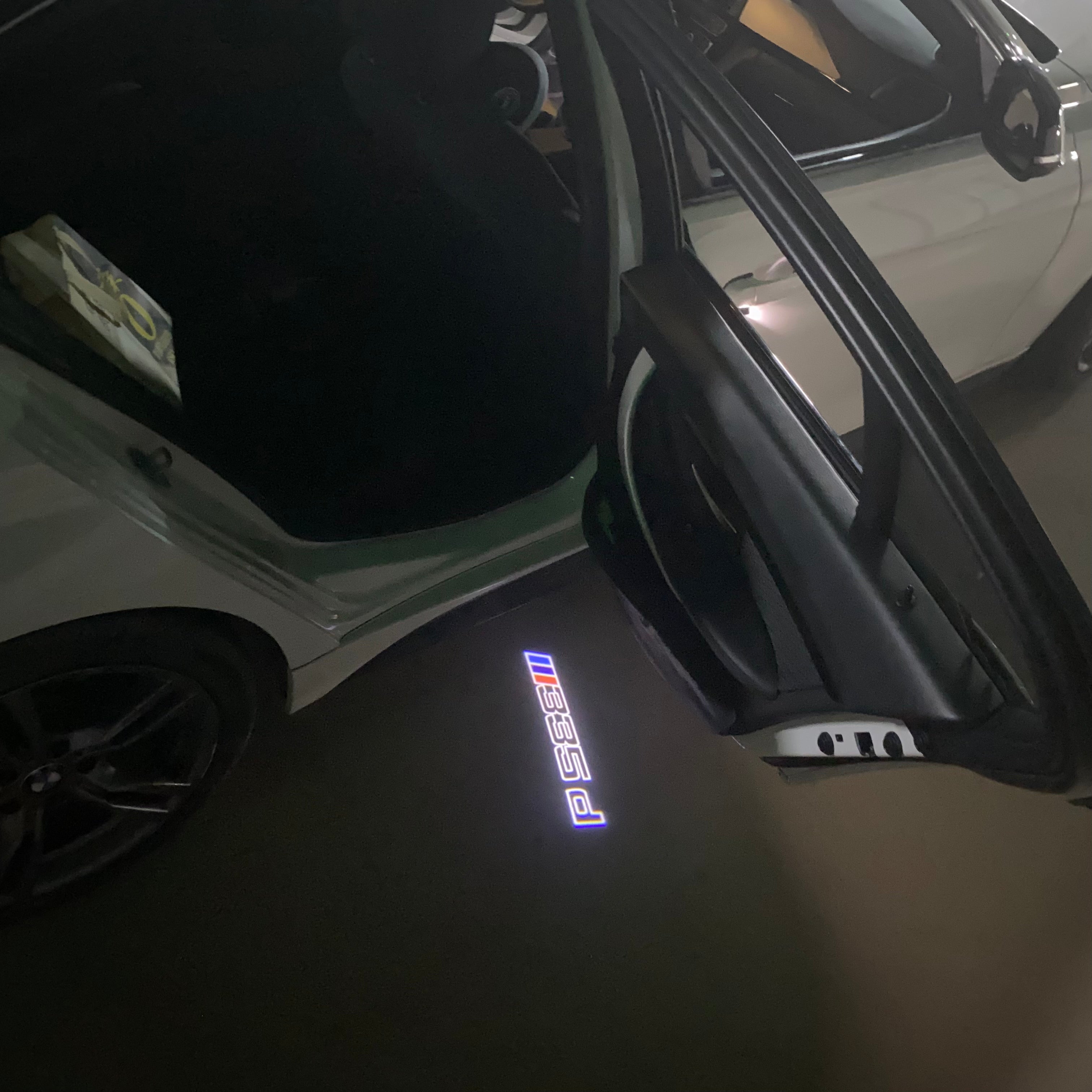 ÉCLAIRAGE DE PROJECTEUR BMW M3 LOGO Nr.24 (quantité 1 = 1 jeux / 2 feux de porte)