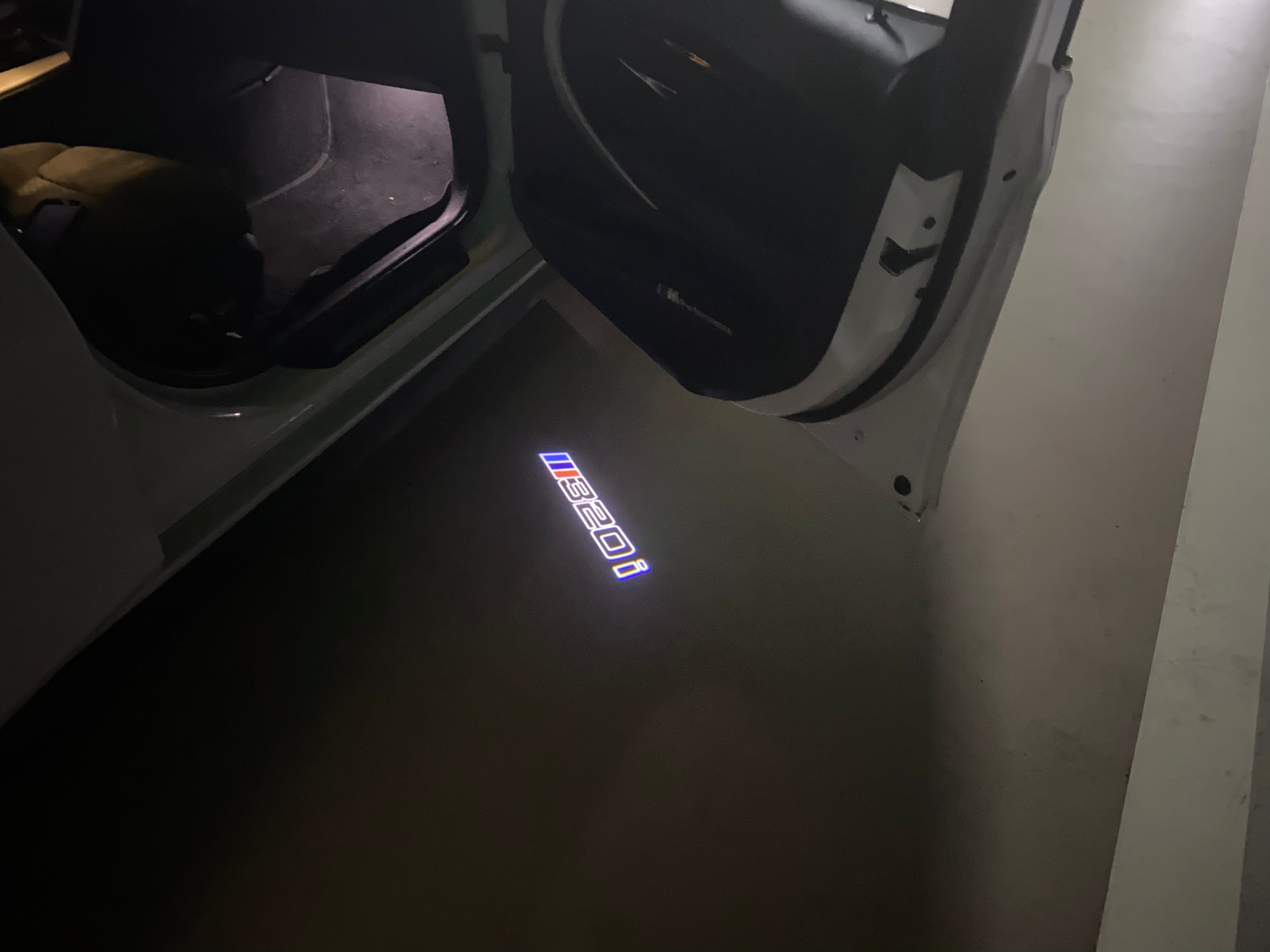 ÉCLAIRAGE DE PROJECTEUR BMW M3 LOGO Nr.24 (quantité 1 = 1 jeux / 2 feux de porte)