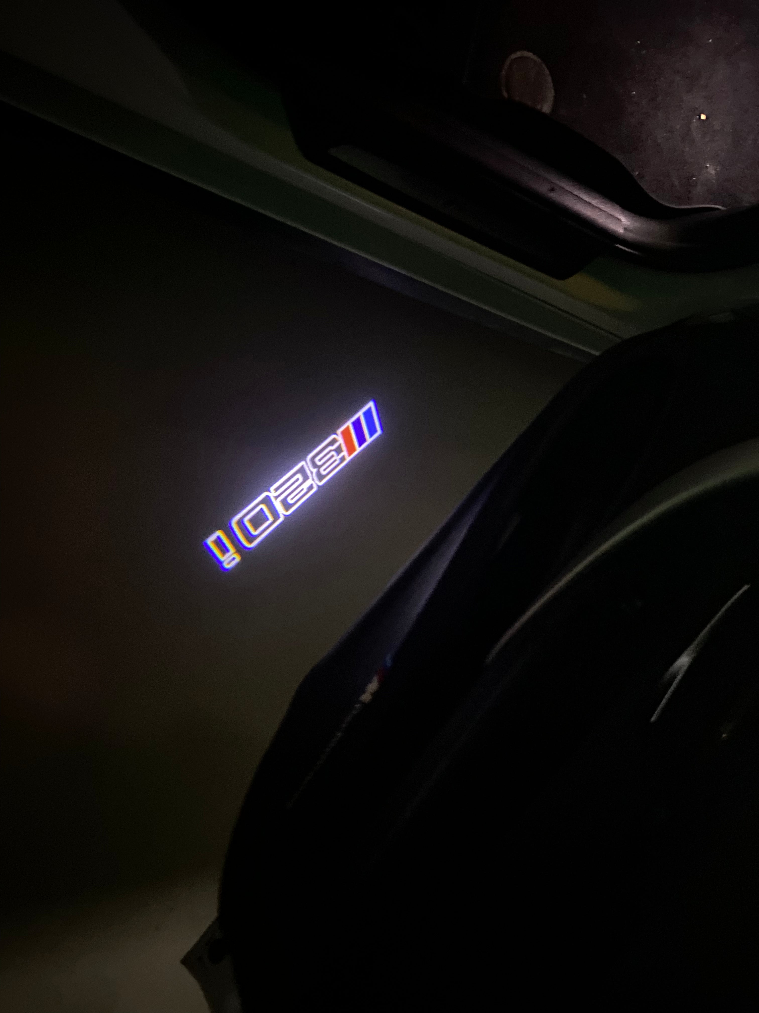 ÉCLAIRAGE DE PROJECTEUR BMW M3 LOGO Nr.24 (quantité 1 = 1 jeux / 2 feux de porte)