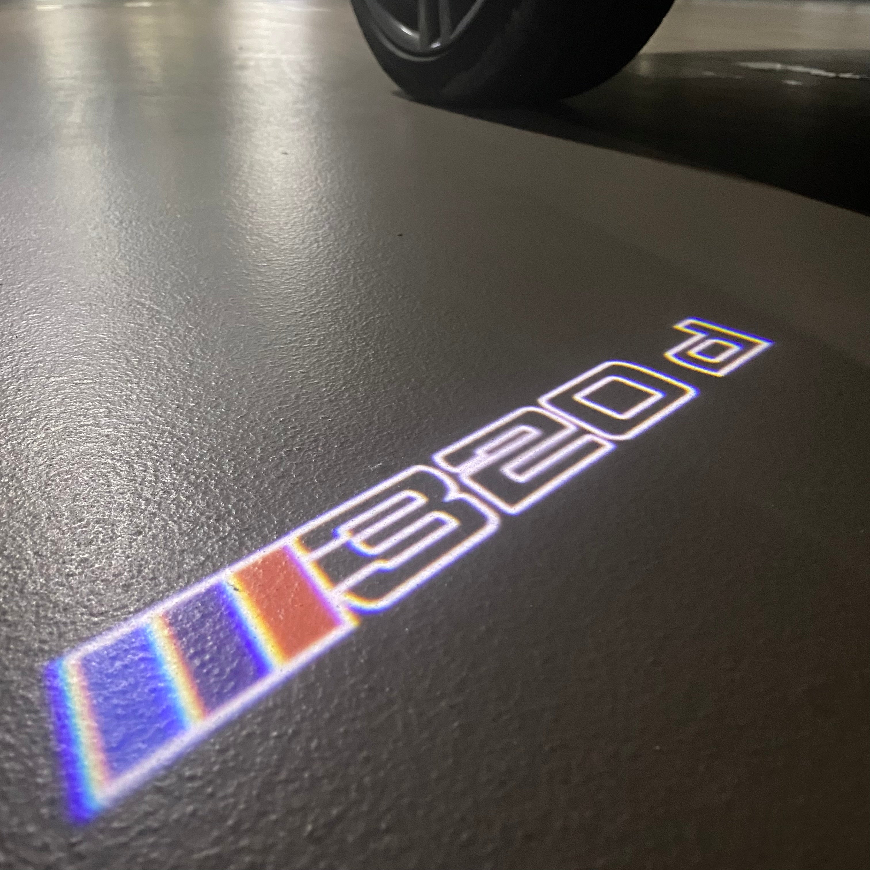 ÉCLAIRAGE DE PROJECTEUR BMW M3 LOGO Nr.24 (quantité 1 = 1 jeux / 2 feux de porte)