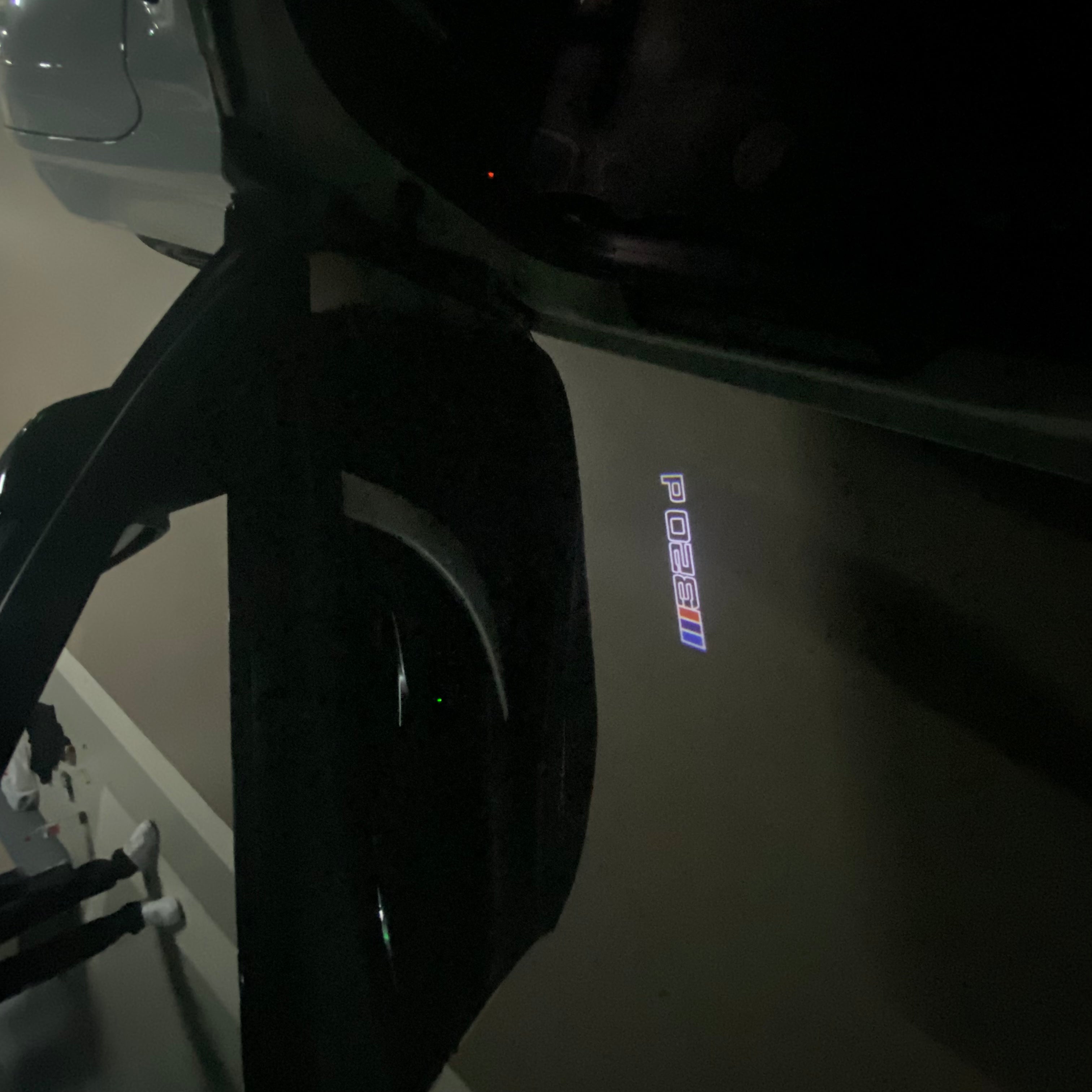 ÉCLAIRAGE DE PROJECTEUR BMW M3 LOGO Nr.24 (quantité 1 = 1 jeux / 2 feux de porte)