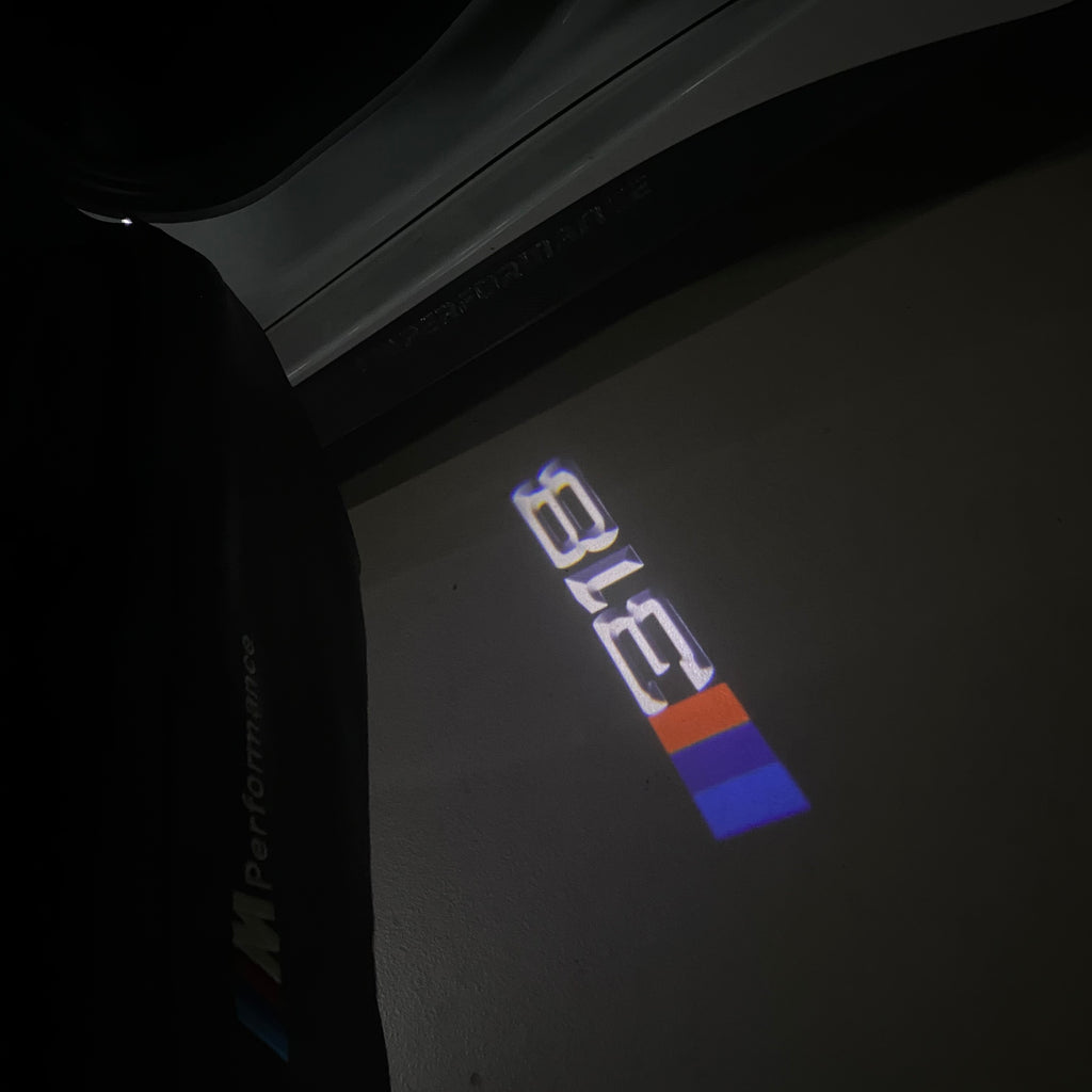 ÉCLAIRAGE DE PROJECTEUR BMW M3 LOGO Nr.24 (quantité 1 = 1 jeux / 2 feux de porte)