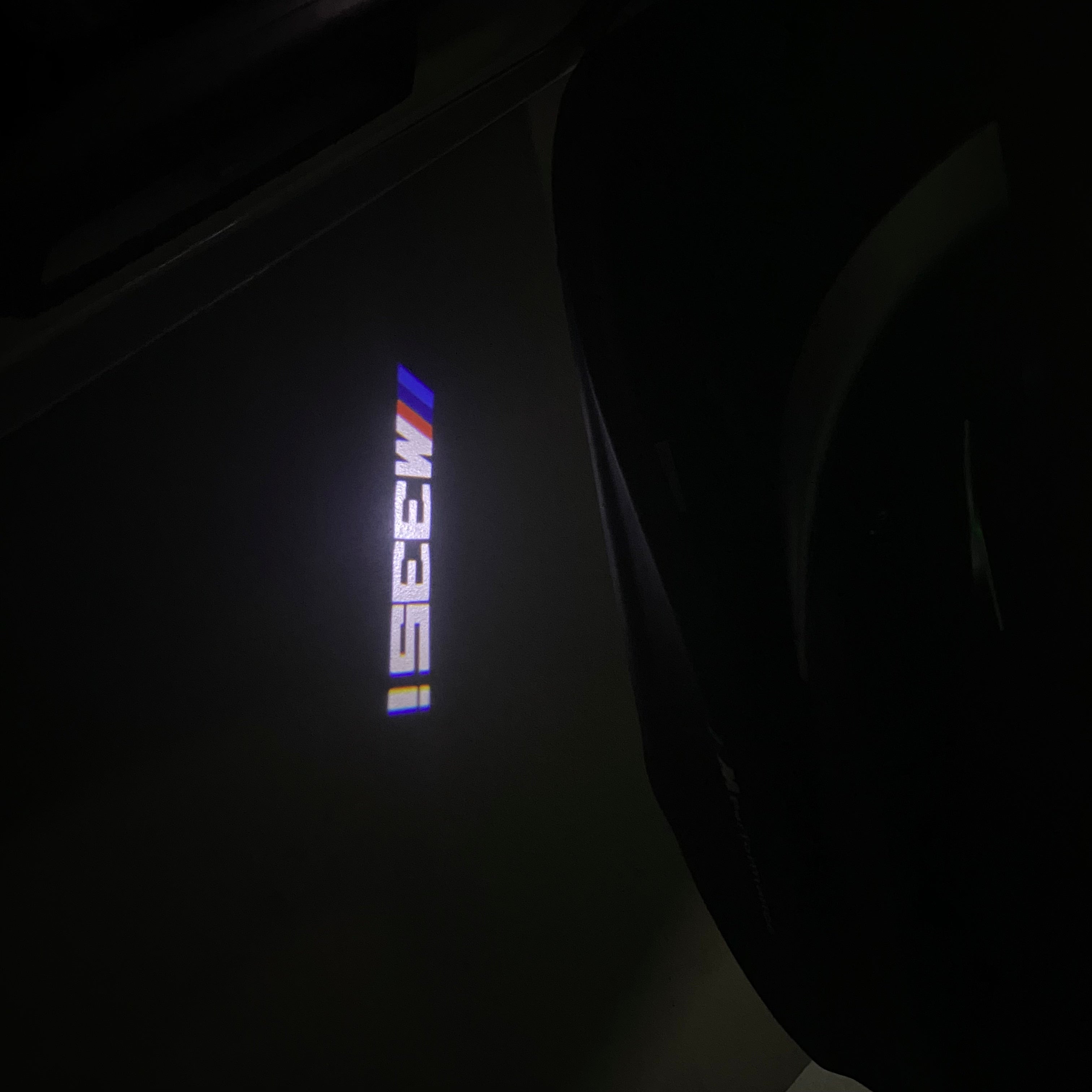 ÉCLAIRAGE DE PROJECTEUR BMW M3 LOGO Nr.24 (quantité 1 = 1 jeux / 2 feux de porte)