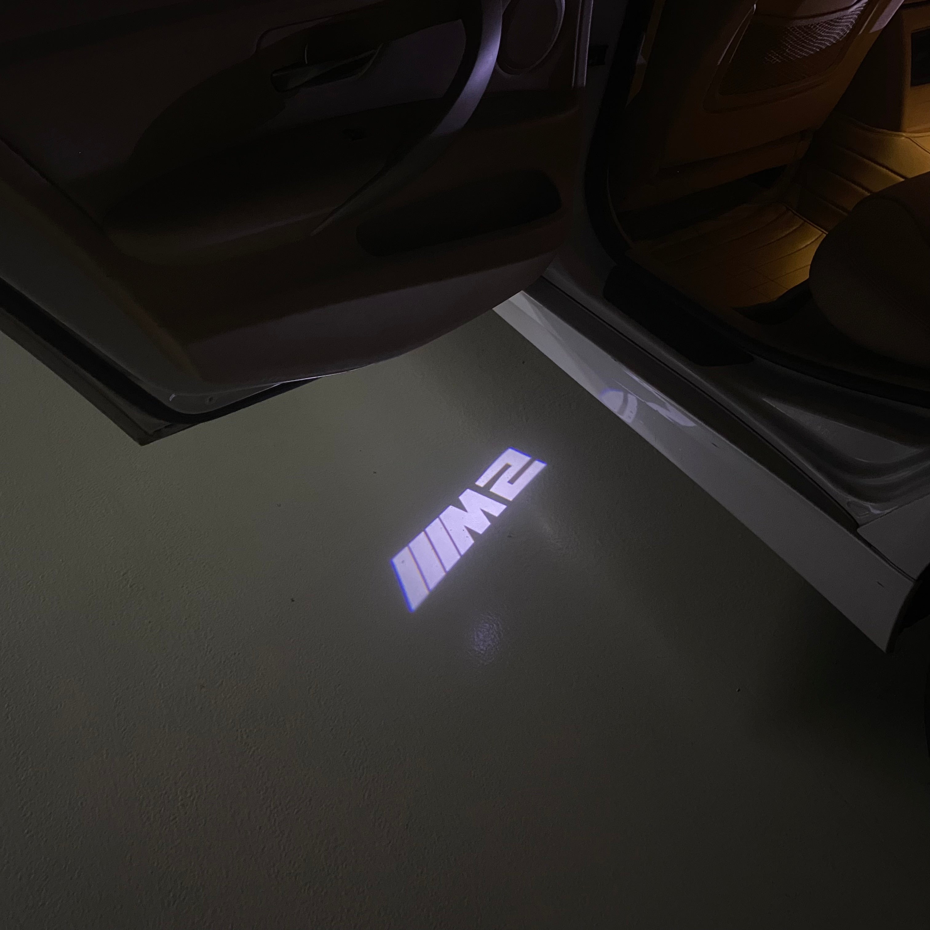 LUCES DE PROYECTOR DEL LOGOTIPO BMW M3 Nr.24 (cantidad 1 = 1 juegos / 2 luces de puerta)