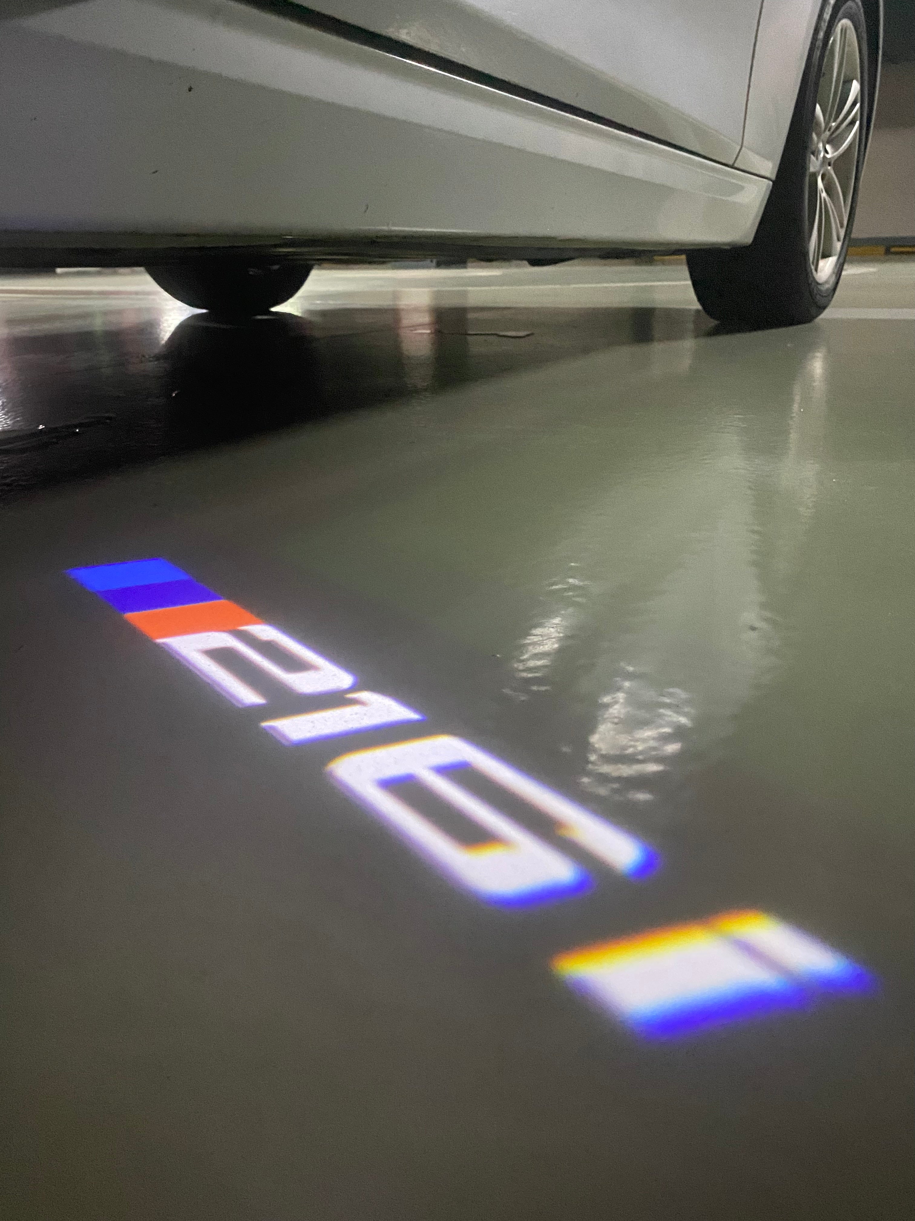 LUCES DE PROYECTOR DEL LOGOTIPO BMW M3 Nr.24 (cantidad 1 = 1 juegos / 2 luces de puerta)