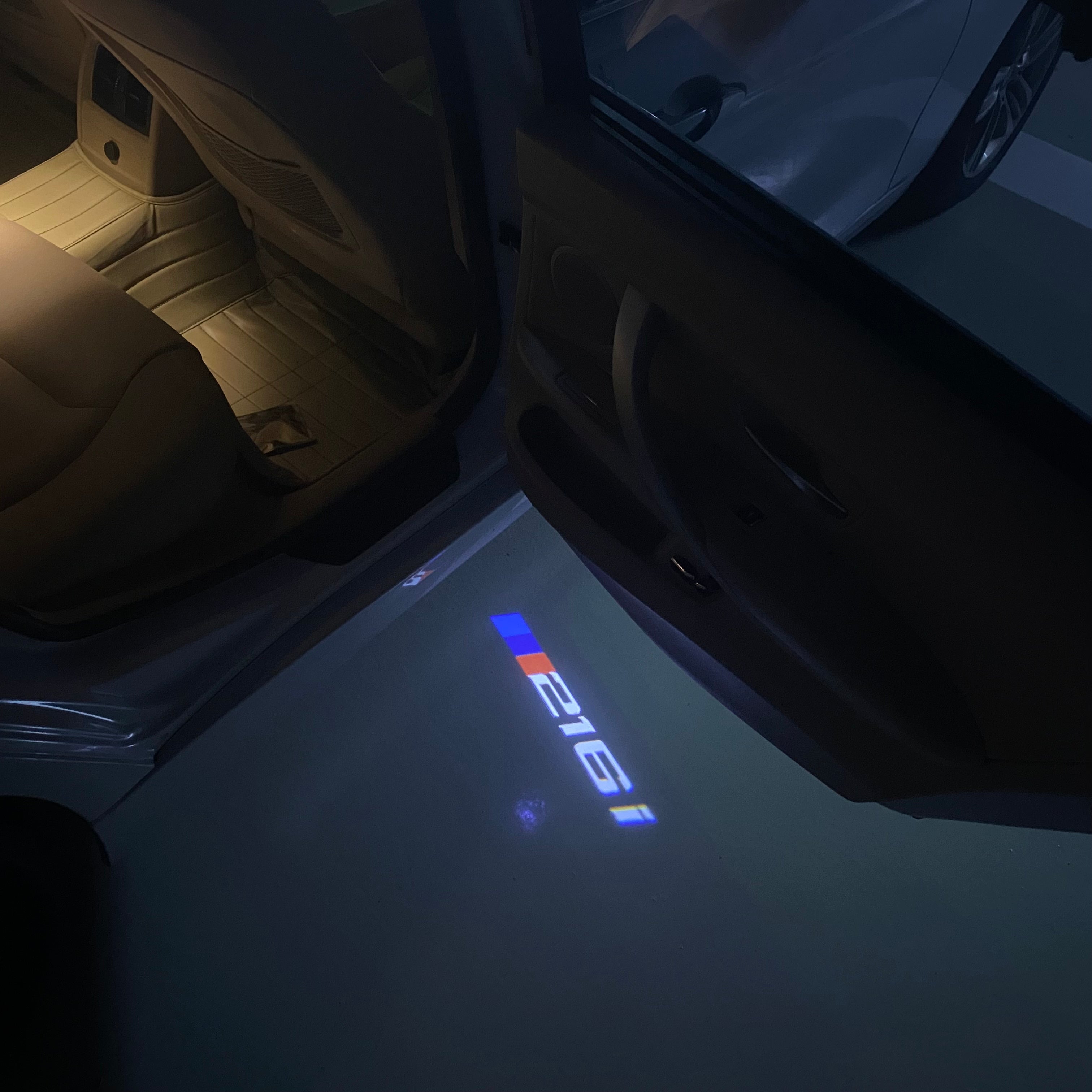 LUCES DE PROYECTOR DEL LOGOTIPO BMW M3 Nr.24 (cantidad 1 = 1 juegos / 2 luces de puerta)