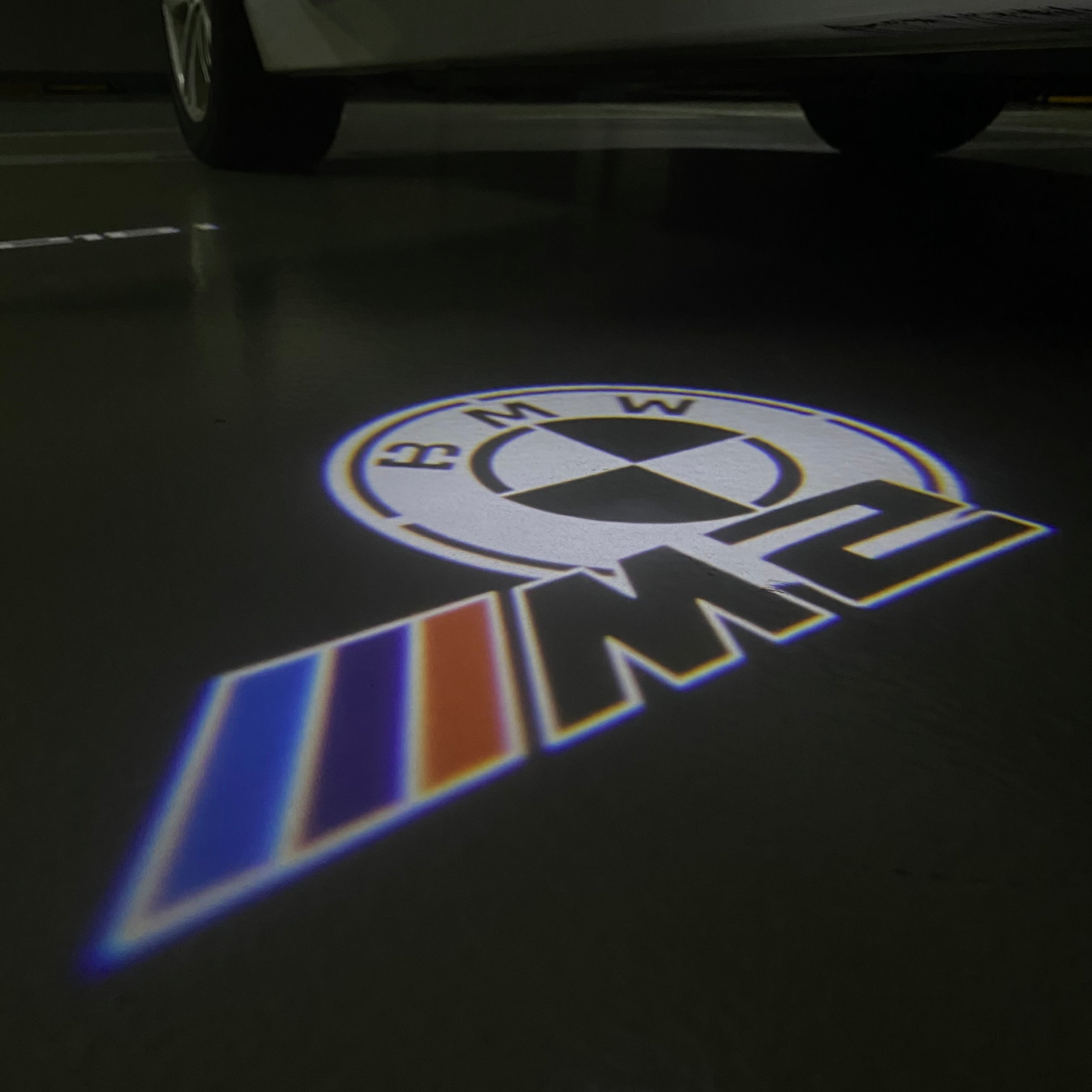 LUCES DE PROYECTOR DEL LOGOTIPO BMW M3 Nr.24 (cantidad 1 = 1 juegos / 2 luces de puerta)