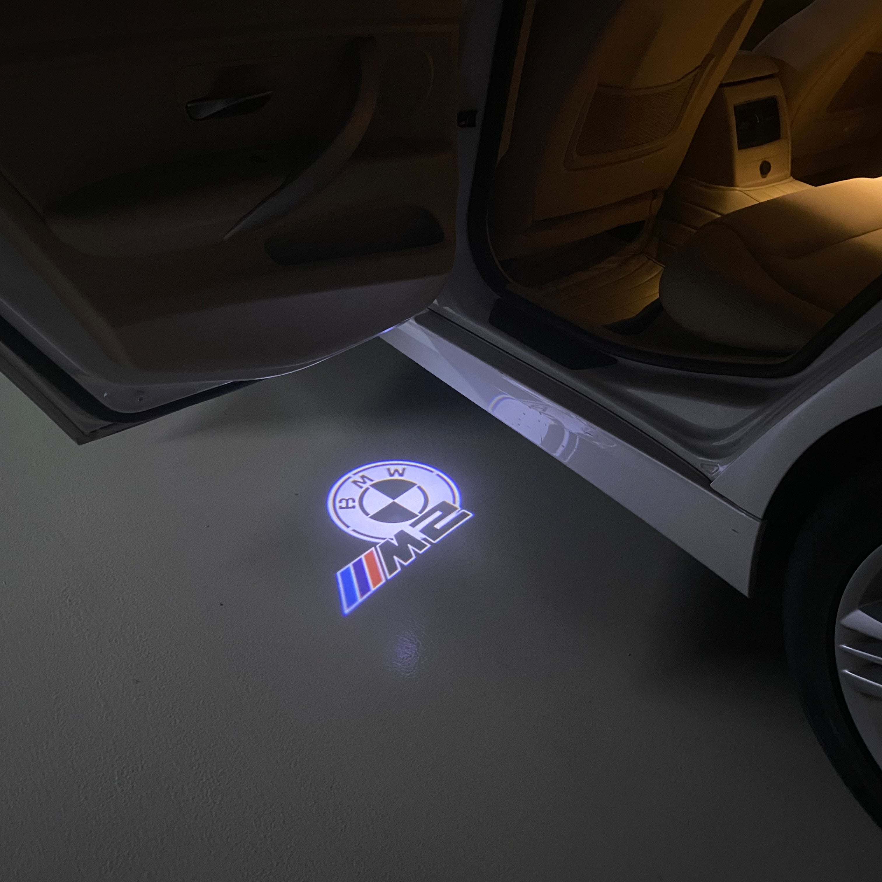 LUCES DE PROYECTOR DEL LOGOTIPO BMW M3 Nr.24 (cantidad 1 = 1 juegos / 2 luces de puerta)