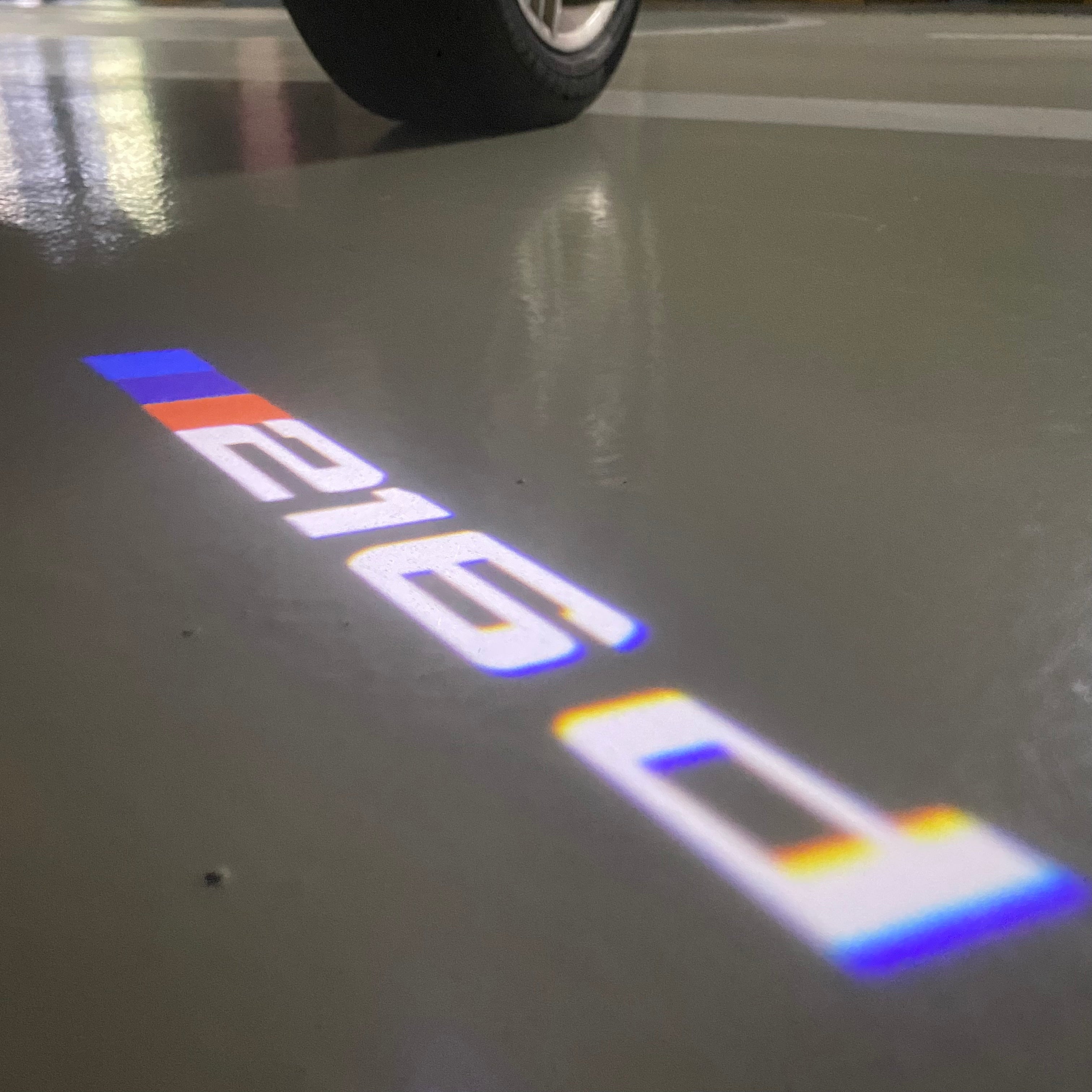 LUCES DE PROYECTOR DEL LOGOTIPO BMW M3 Nr.24 (cantidad 1 = 1 juegos / 2 luces de puerta)