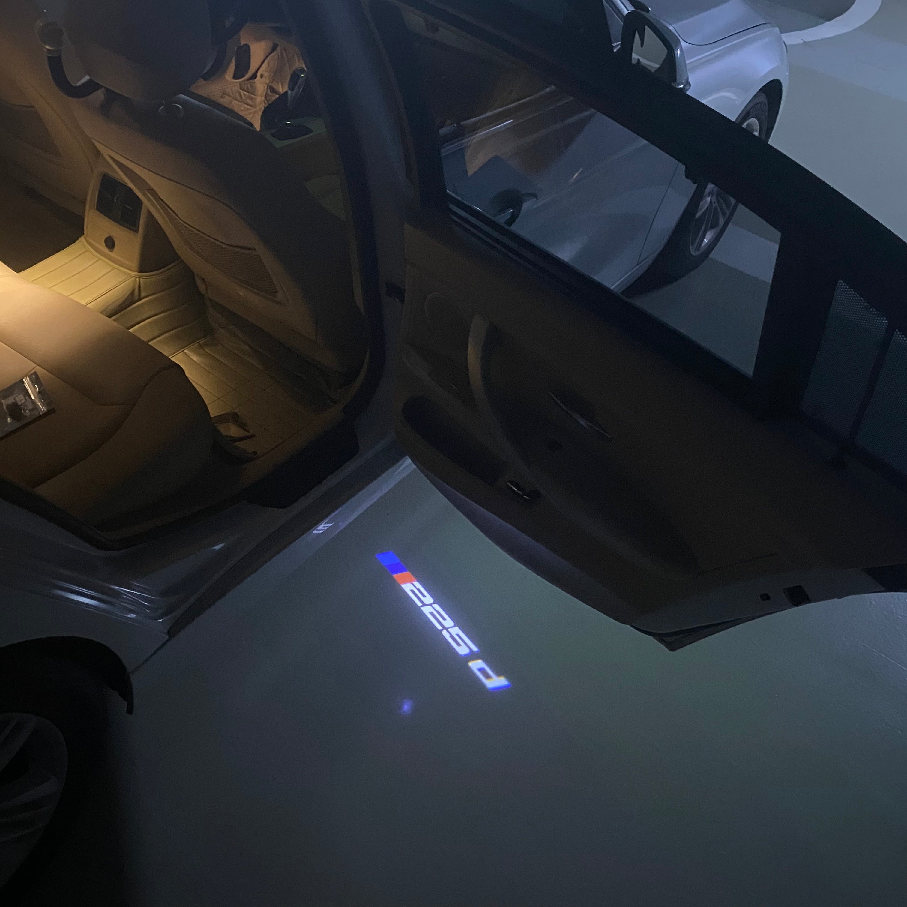 LUCES DE PROYECTOR DEL LOGOTIPO BMW M3 Nr.24 (cantidad 1 = 1 juegos / 2 luces de puerta)