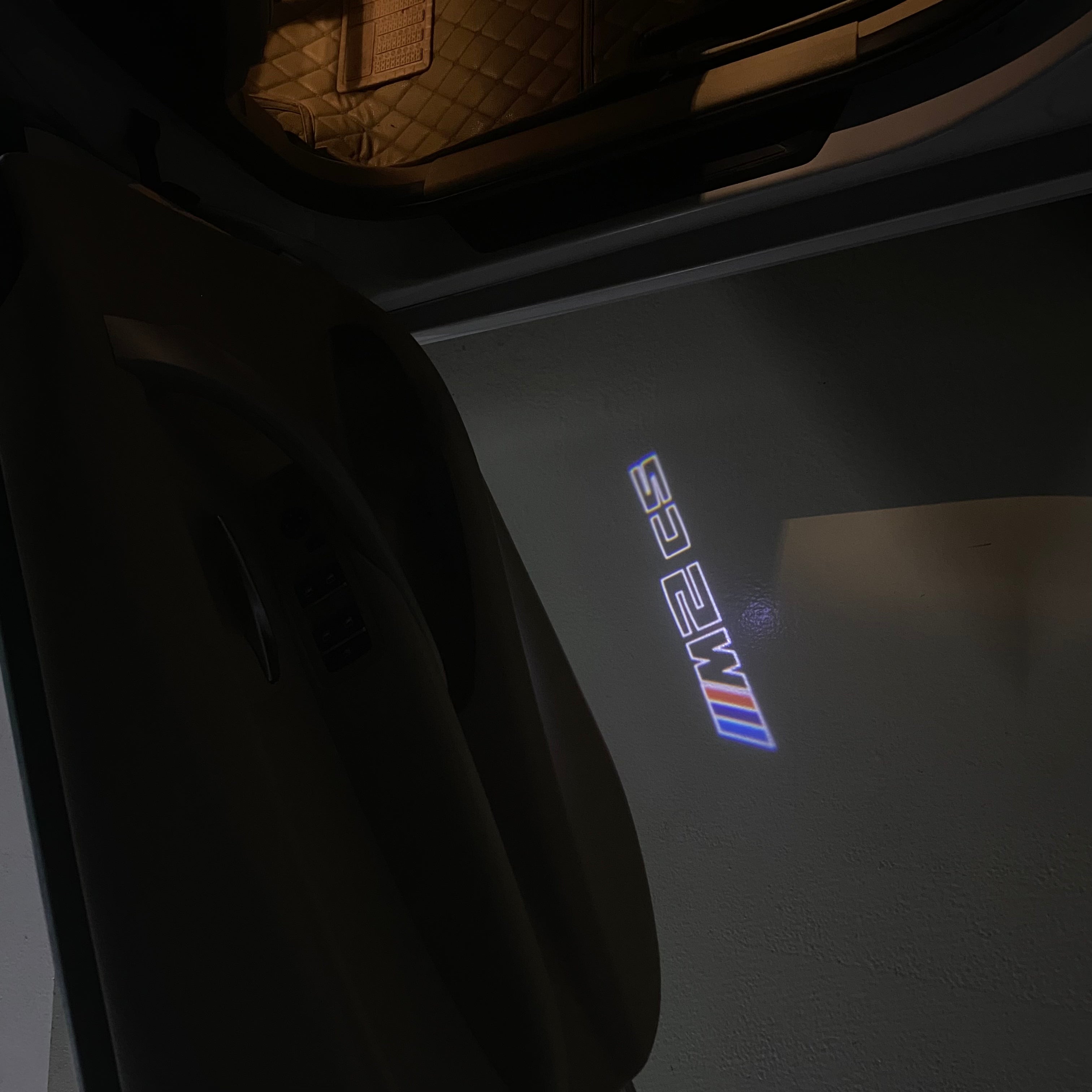 LUCES DE PROYECTOR DEL LOGOTIPO BMW M3 Nr.24 (cantidad 1 = 1 juegos / 2 luces de puerta)