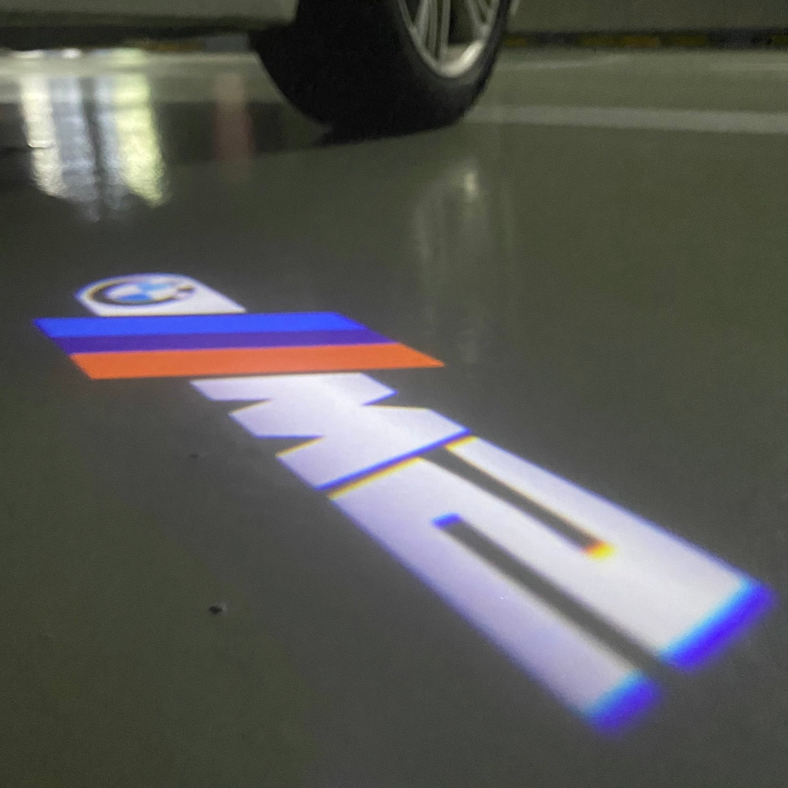 LUCES DE PROYECTOR DEL LOGOTIPO BMW M3 Nr.24 (cantidad 1 = 1 juegos / 2 luces de puerta)