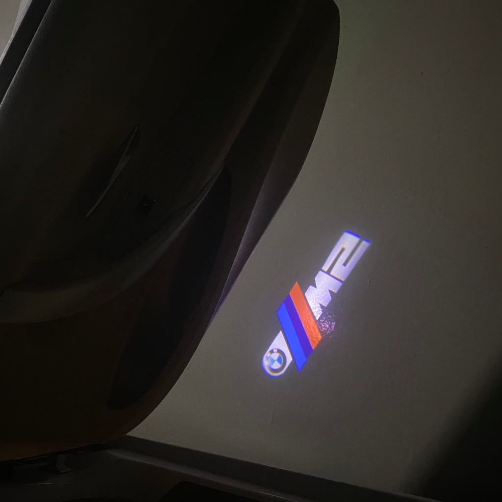 LUCES DE PROYECTOR DEL LOGOTIPO BMW M3 Nr.24 (cantidad 1 = 1 juegos / 2 luces de puerta)