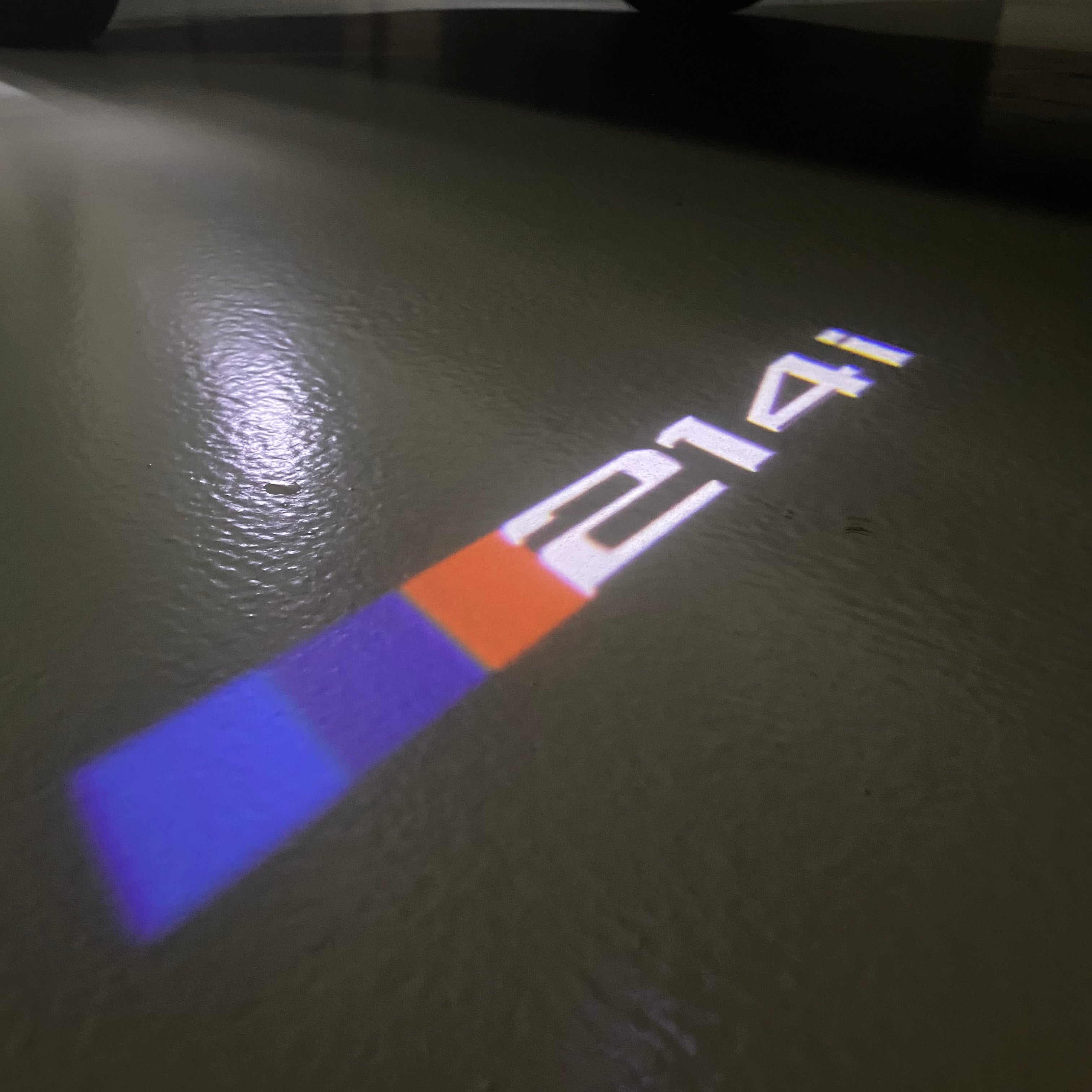 LUCES DE PROYECTOR DEL LOGOTIPO BMW M3 Nr.24 (cantidad 1 = 1 juegos / 2 luces de puerta)