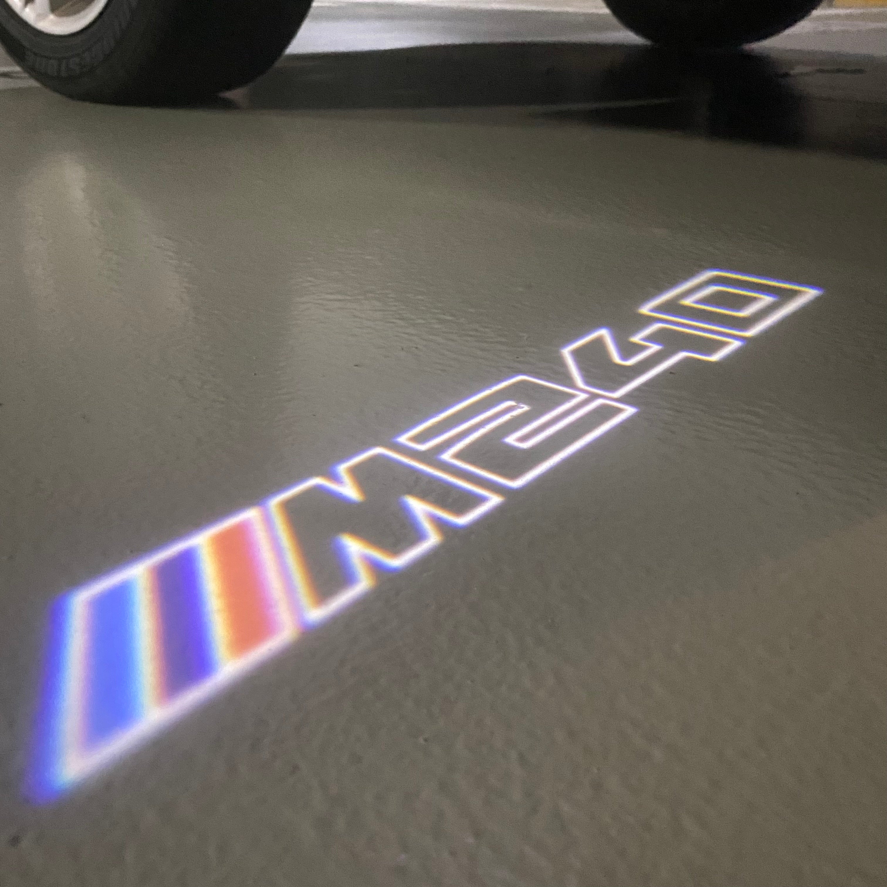 LUCES DE PROYECTOR DEL LOGOTIPO BMW M3 Nr.24 (cantidad 1 = 1 juegos / 2 luces de puerta)