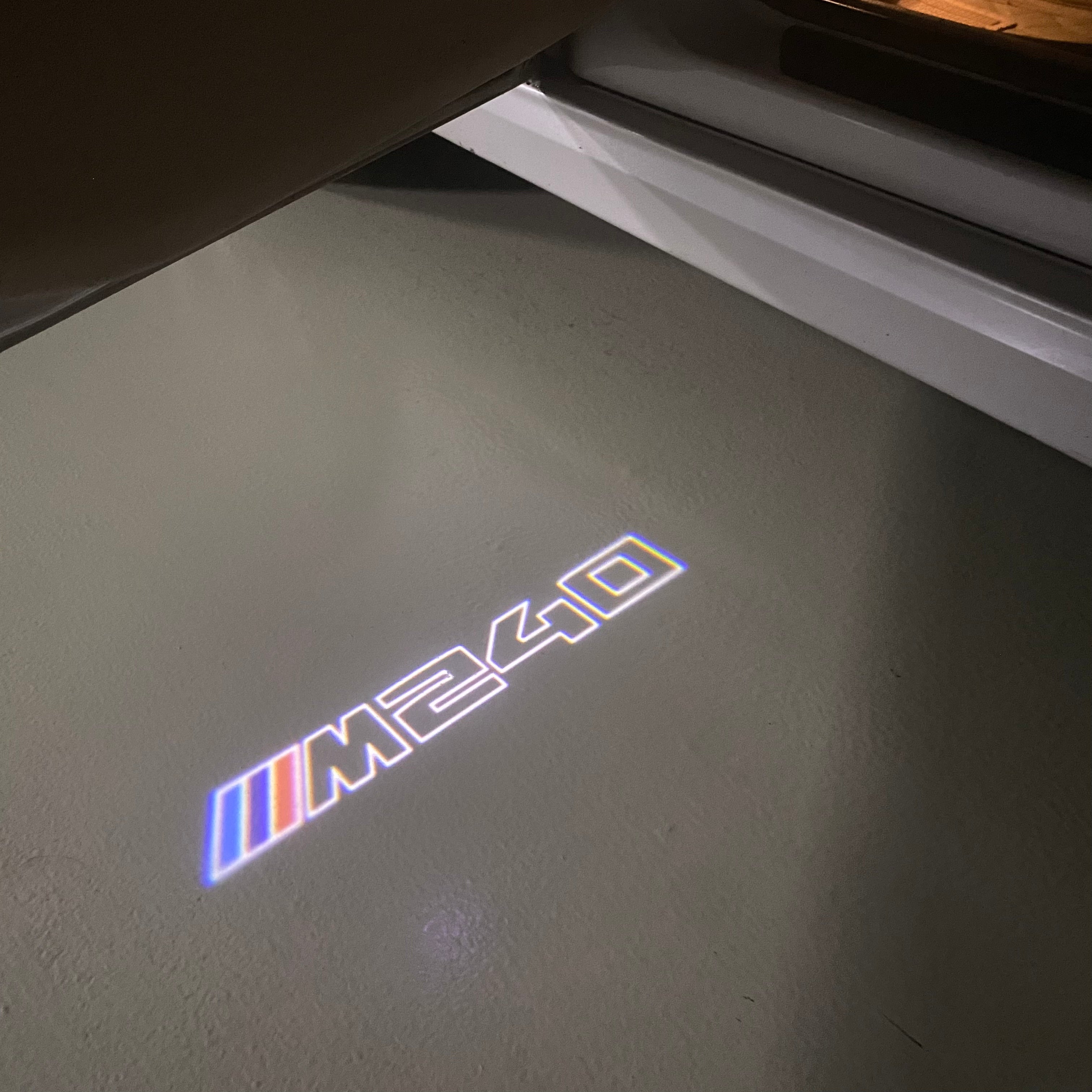 LUCES DE PROYECTOR DEL LOGOTIPO BMW M3 Nr.24 (cantidad 1 = 1 juegos / 2 luces de puerta)
