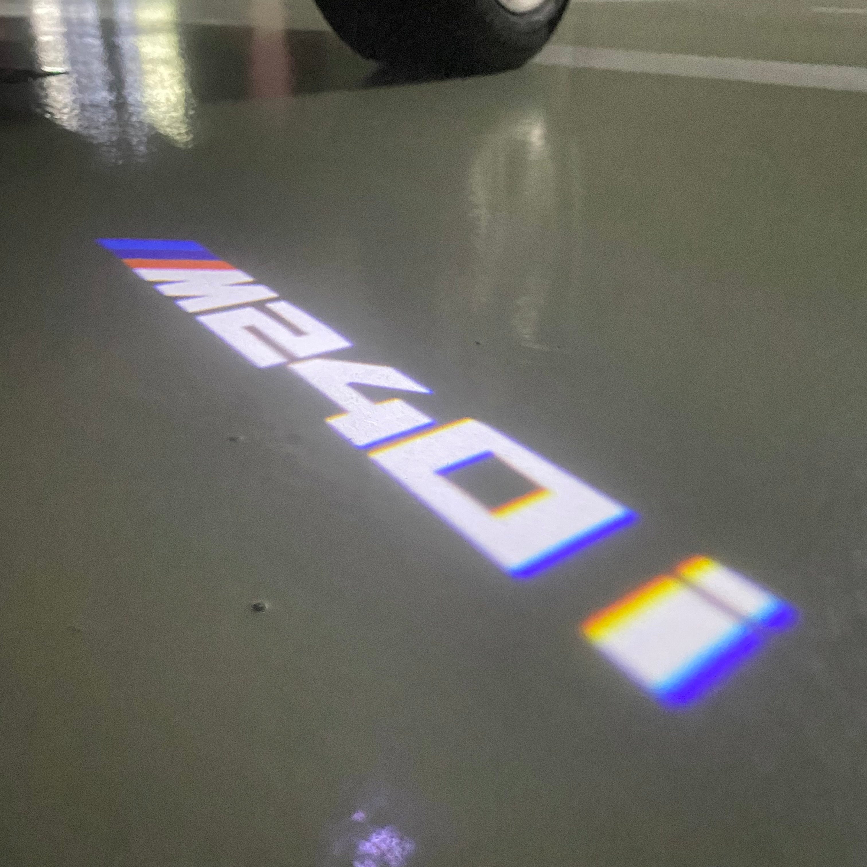 LUCES DE PROYECTOR DEL LOGOTIPO BMW M3 Nr.24 (cantidad 1 = 1 juegos / 2 luces de puerta)