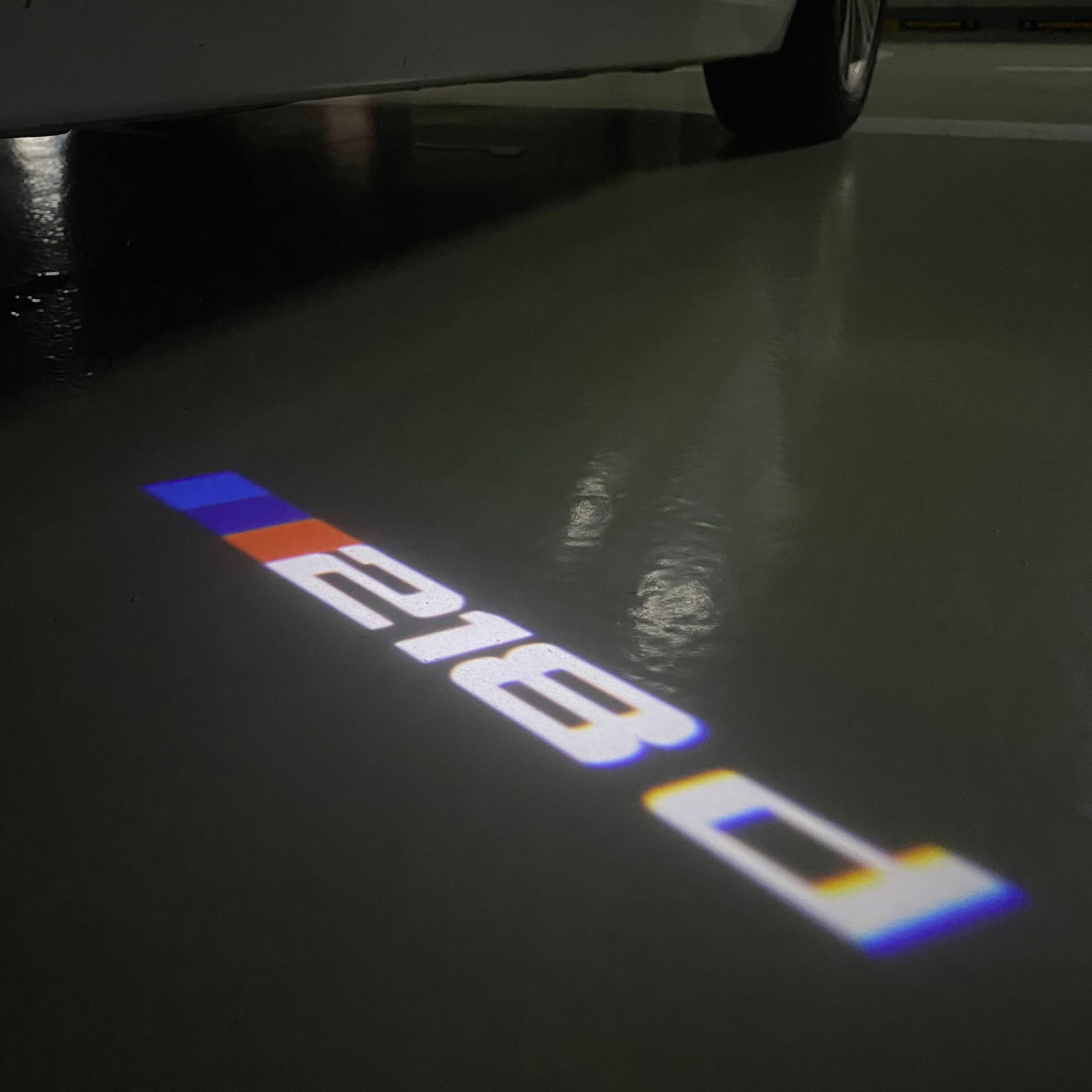 LUCES DE PROYECTOR DEL LOGOTIPO BMW M3 Nr.24 (cantidad 1 = 1 juegos / 2 luces de puerta)