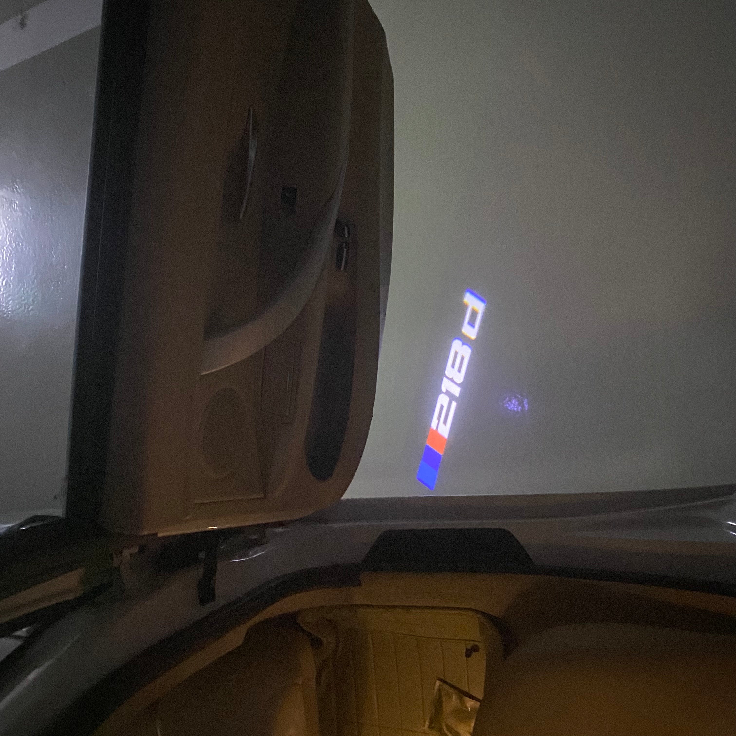 LUCES DE PROYECTOR DEL LOGOTIPO BMW M3 Nr.24 (cantidad 1 = 1 juegos / 2 luces de puerta)