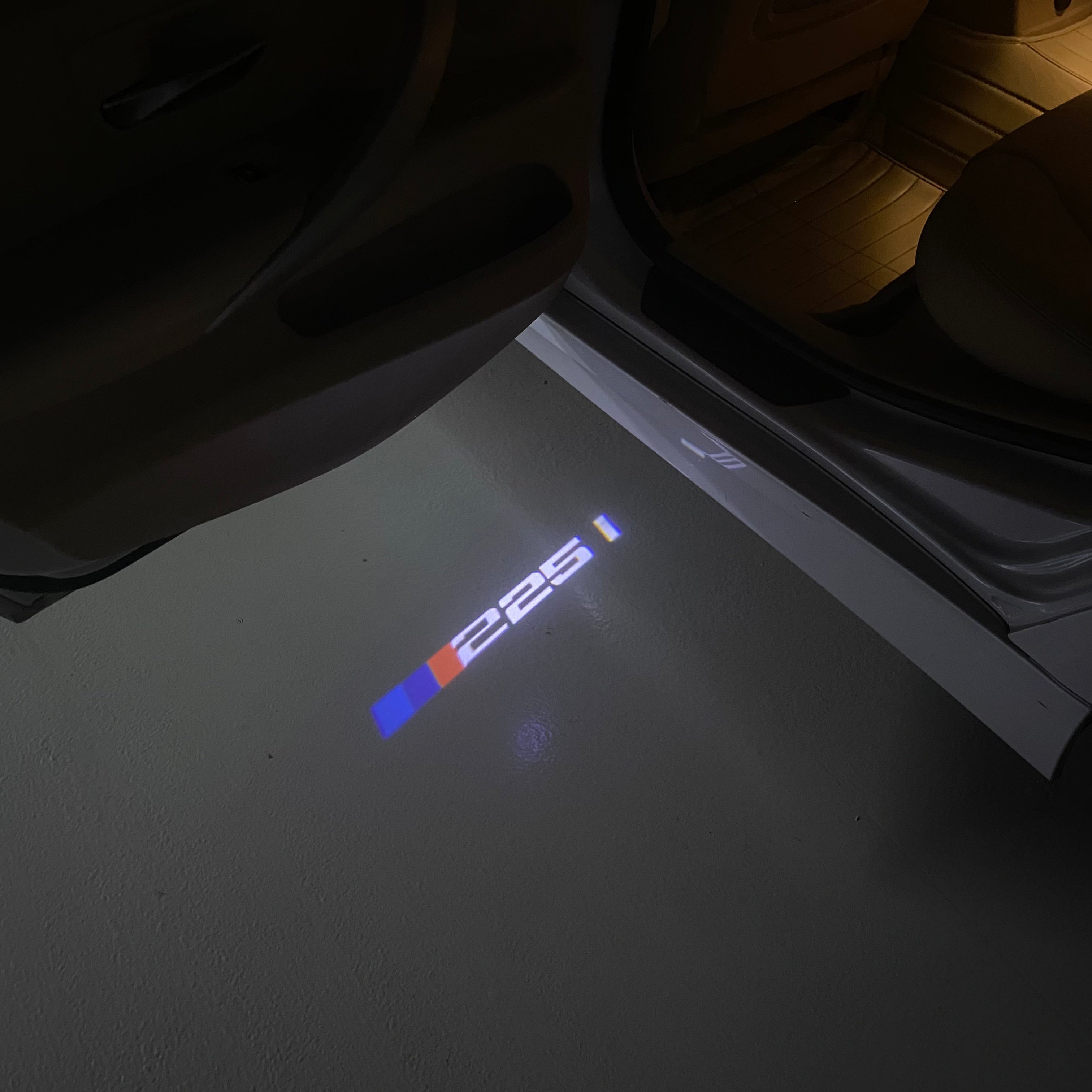 LUCES DE PROYECTOR DEL LOGOTIPO BMW M3 Nr.24 (cantidad 1 = 1 juegos / 2 luces de puerta)
