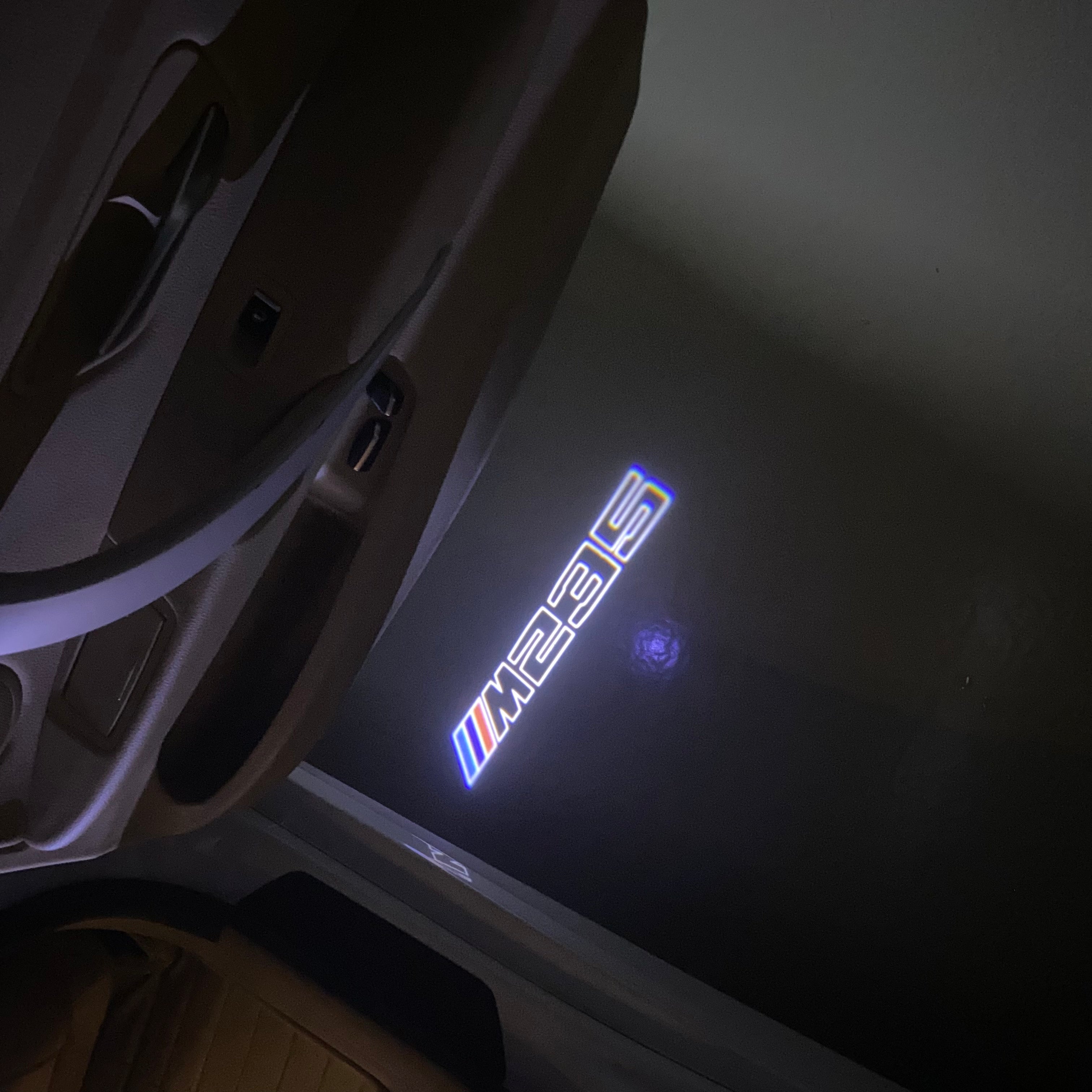 LUCES DE PROYECTOR DEL LOGOTIPO BMW M3 Nr.24 (cantidad 1 = 1 juegos / 2 luces de puerta)