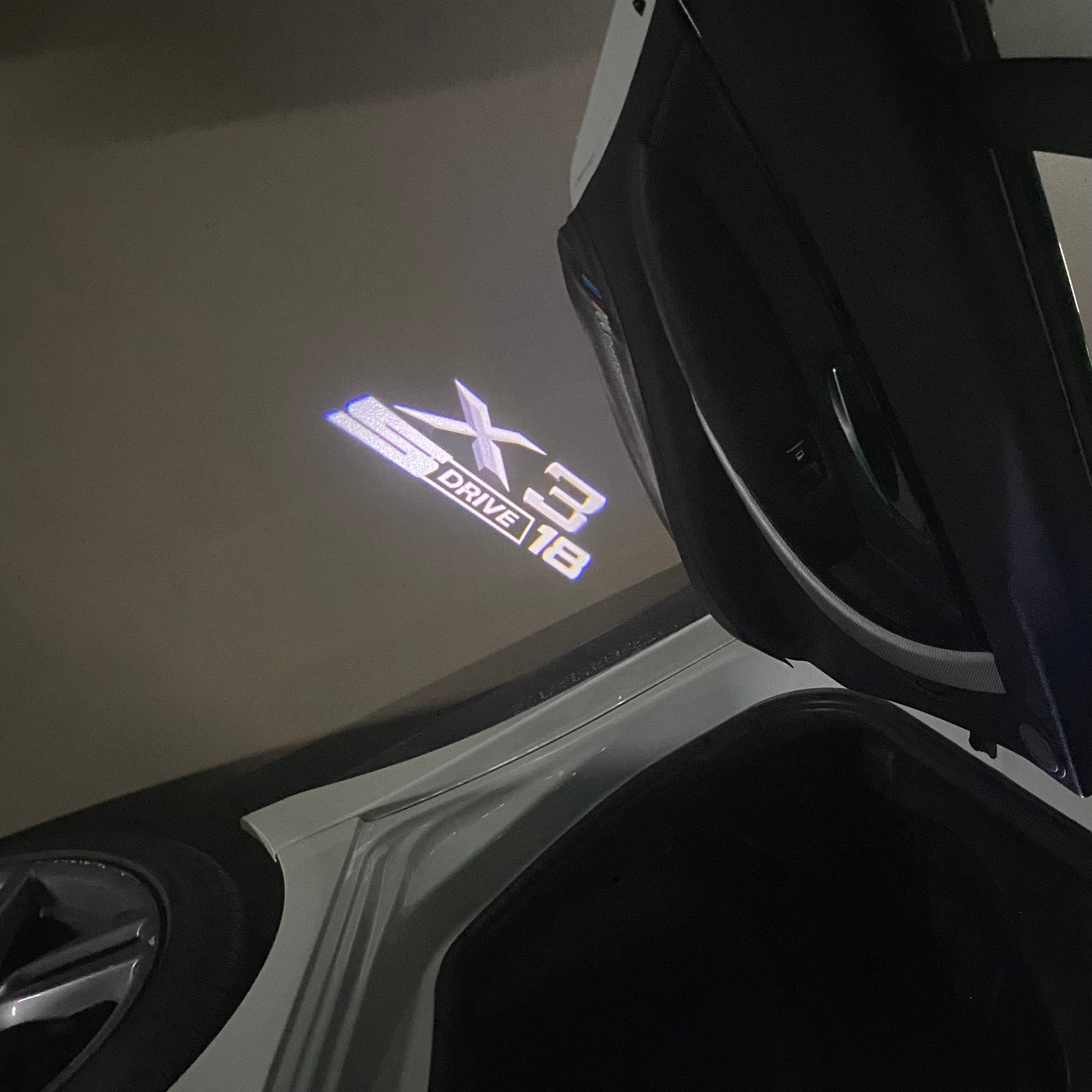 LUCES DE PROYECTOR DEL LOGOTIPO BMW M3 Nr.24 (cantidad 1 = 1 juegos / 2 luces de puerta)