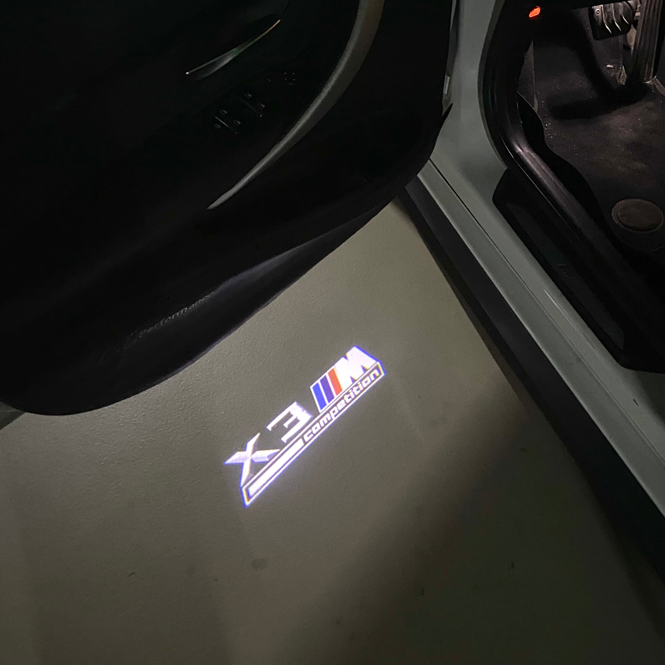LUCES DE PROYECTOR DEL LOGOTIPO BMW M3 Nr.24 (cantidad 1 = 1 juegos / 2 luces de puerta)