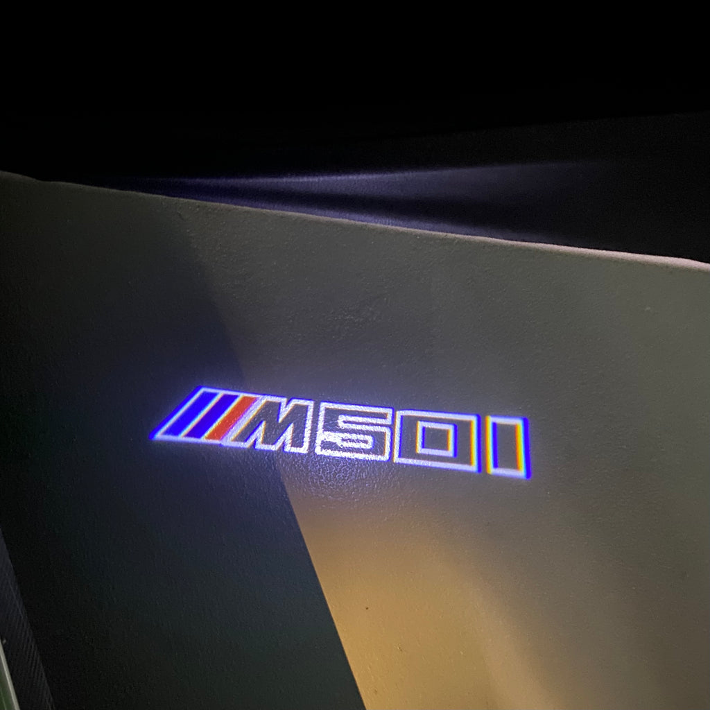 ÉCLAIRAGE DE PROJECTEUR BMW M3 LOGO Nr.24 (quantité 1 = 1 jeux / 2 feux de porte)