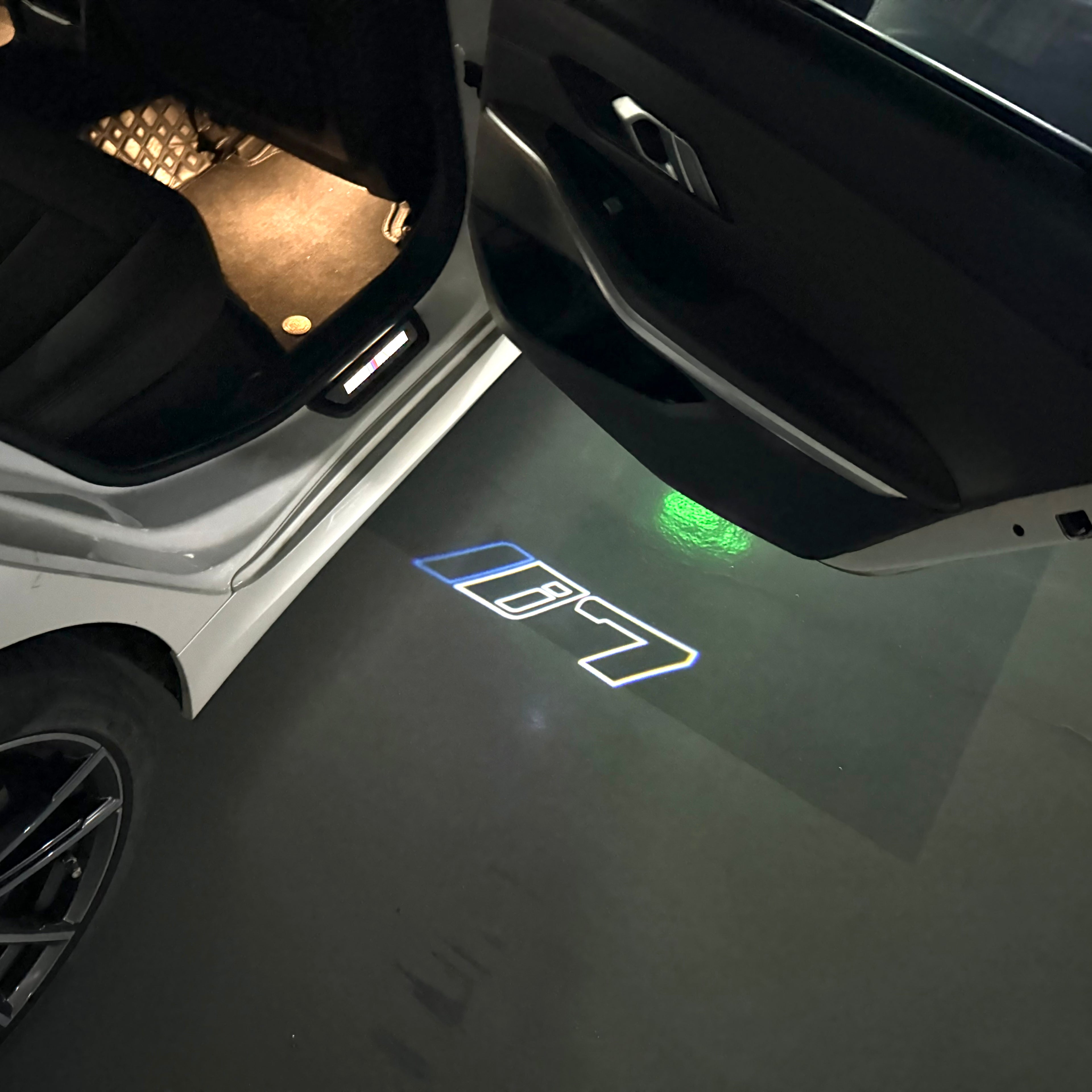 LUCES DE PROYECTOR DEL LOGOTIPO BMW M3 Nr.24 (cantidad 1 = 1 juegos / 2 luces de puerta)